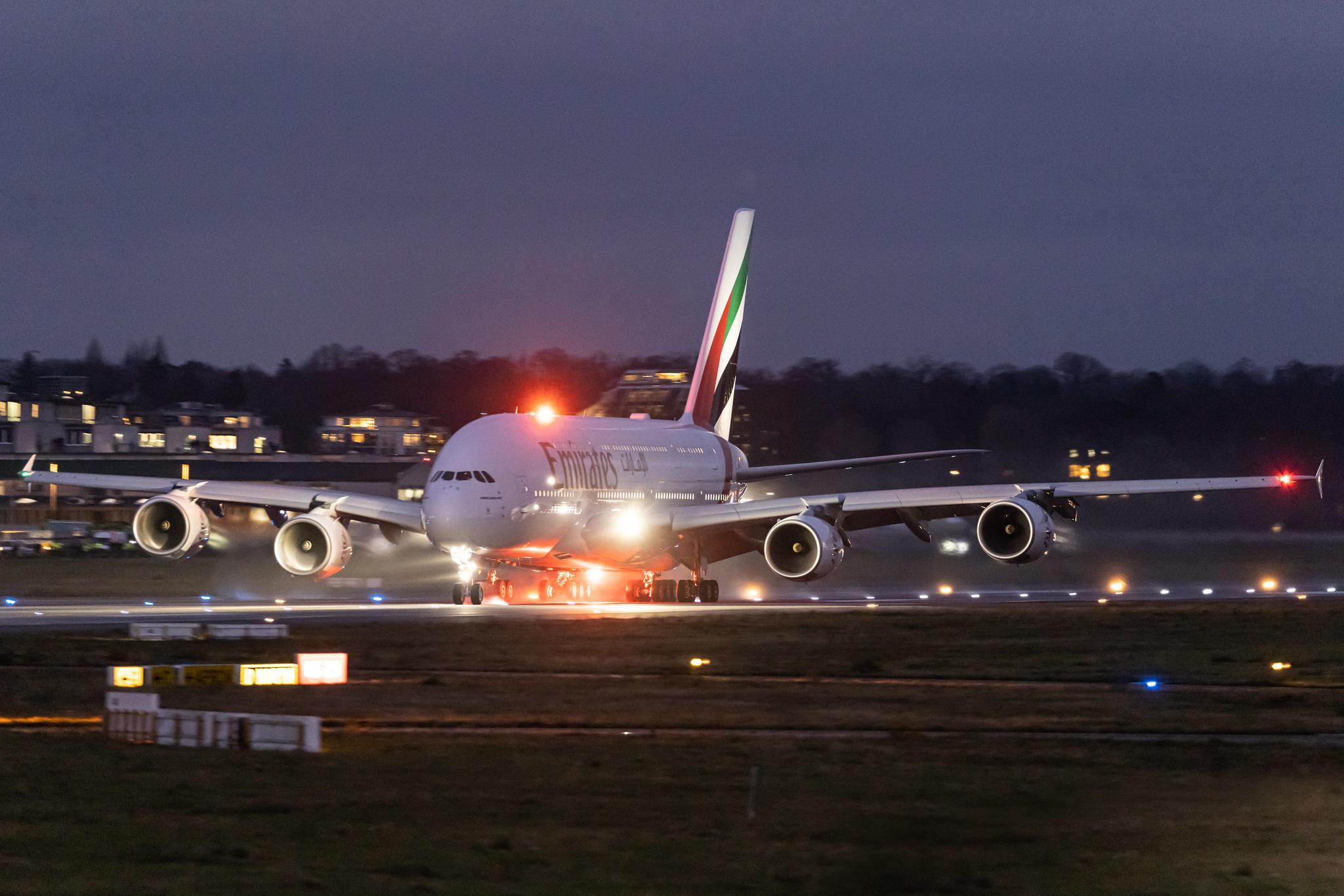 Hamburg Finkenwerder: Emirates (EK / UAE) |  Airbus A380-842 A388 | A6-EVS | MSN 272