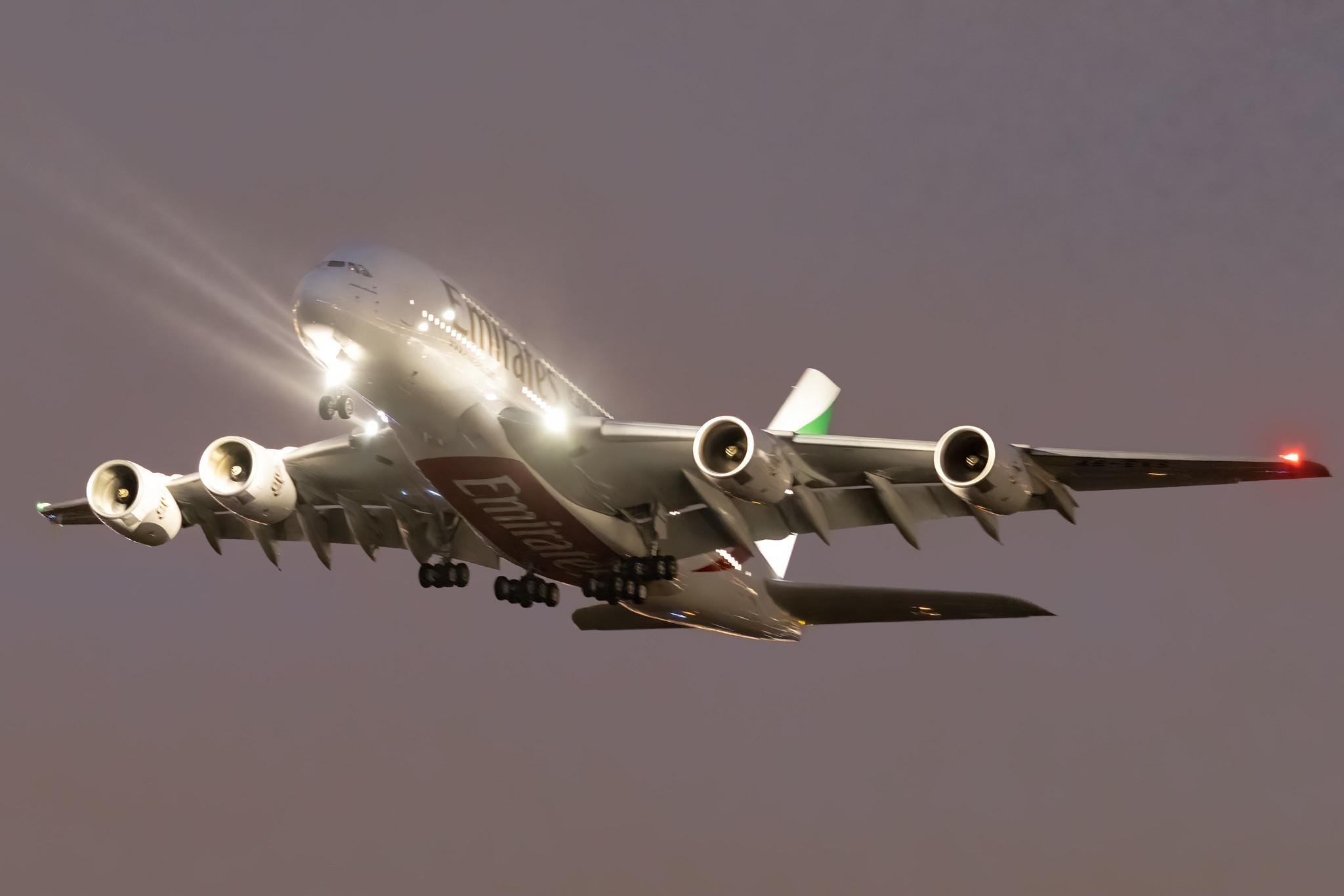 Hamburg Finkenwerder: Emirates (EK / UAE) |  Airbus A380-842 A388 | A6-EVS | MSN 272