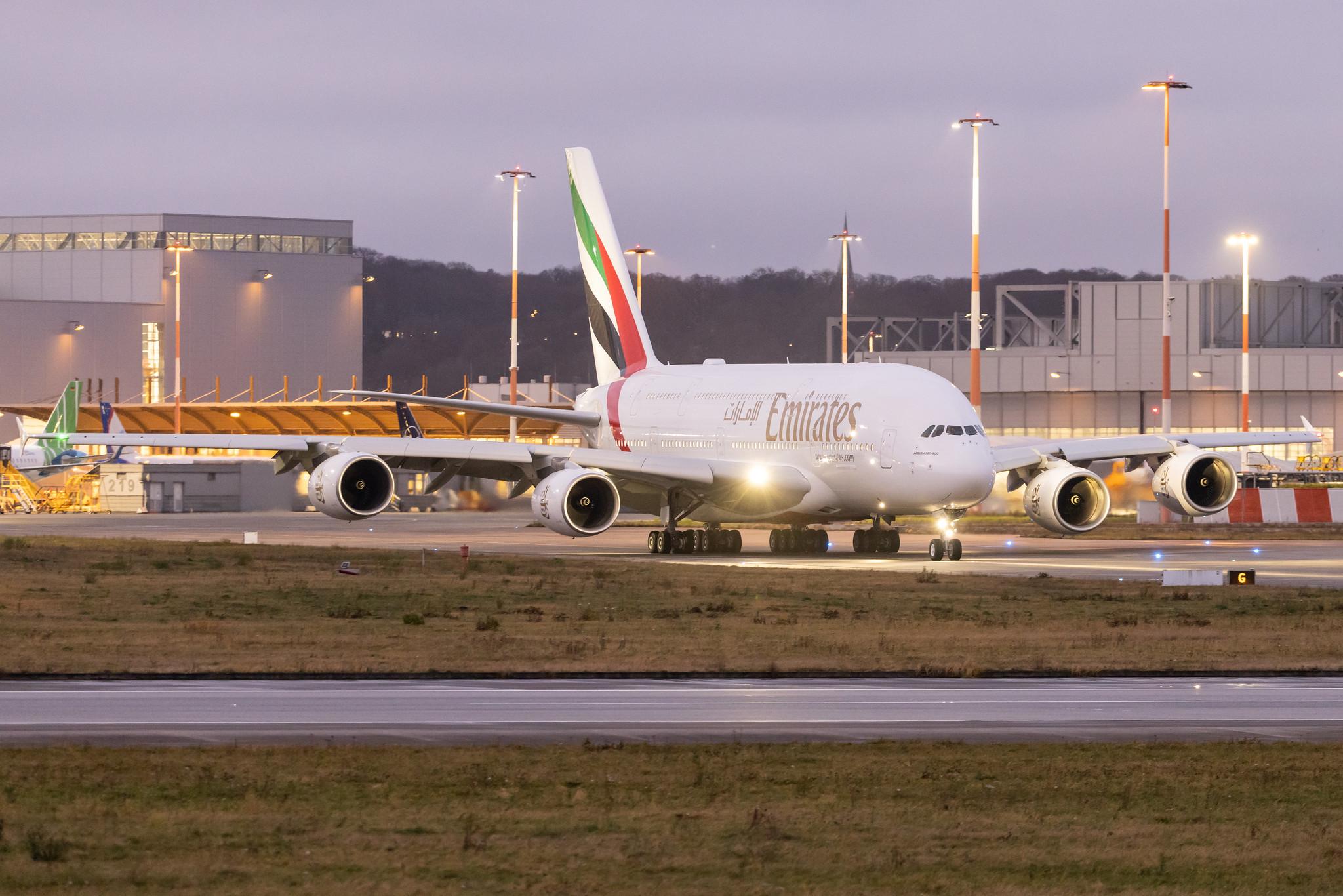 Hamburg Finkenwerder: Emirates (EK / UAE) |  Airbus A380-842 A388 | A6-EVS | MSN 272