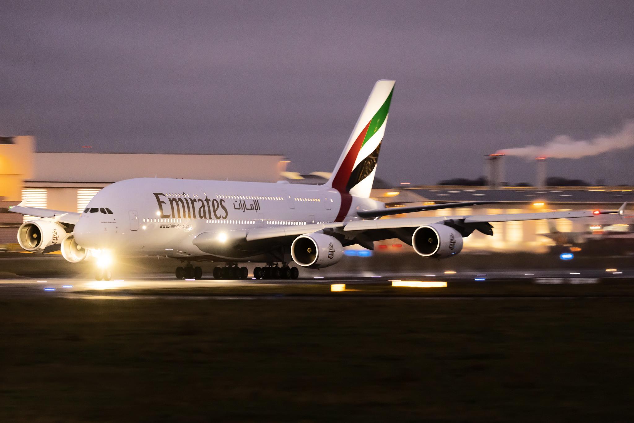 Hamburg Finkenwerder: Emirates (EK / UAE) |  Airbus A380-842 A388 | A6-EVS | MSN 272