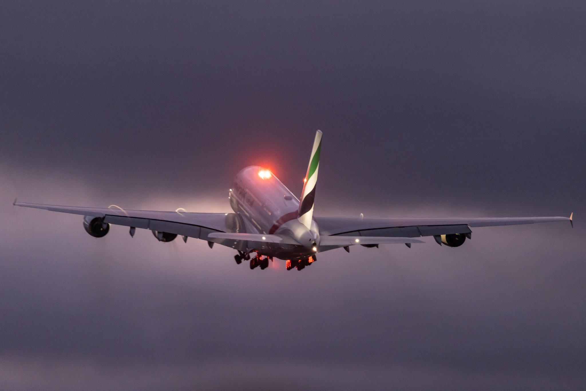 Hamburg Finkenwerder: Emirates (EK / UAE) |  Airbus A380-842 A388 | A6-EVS | MSN 272