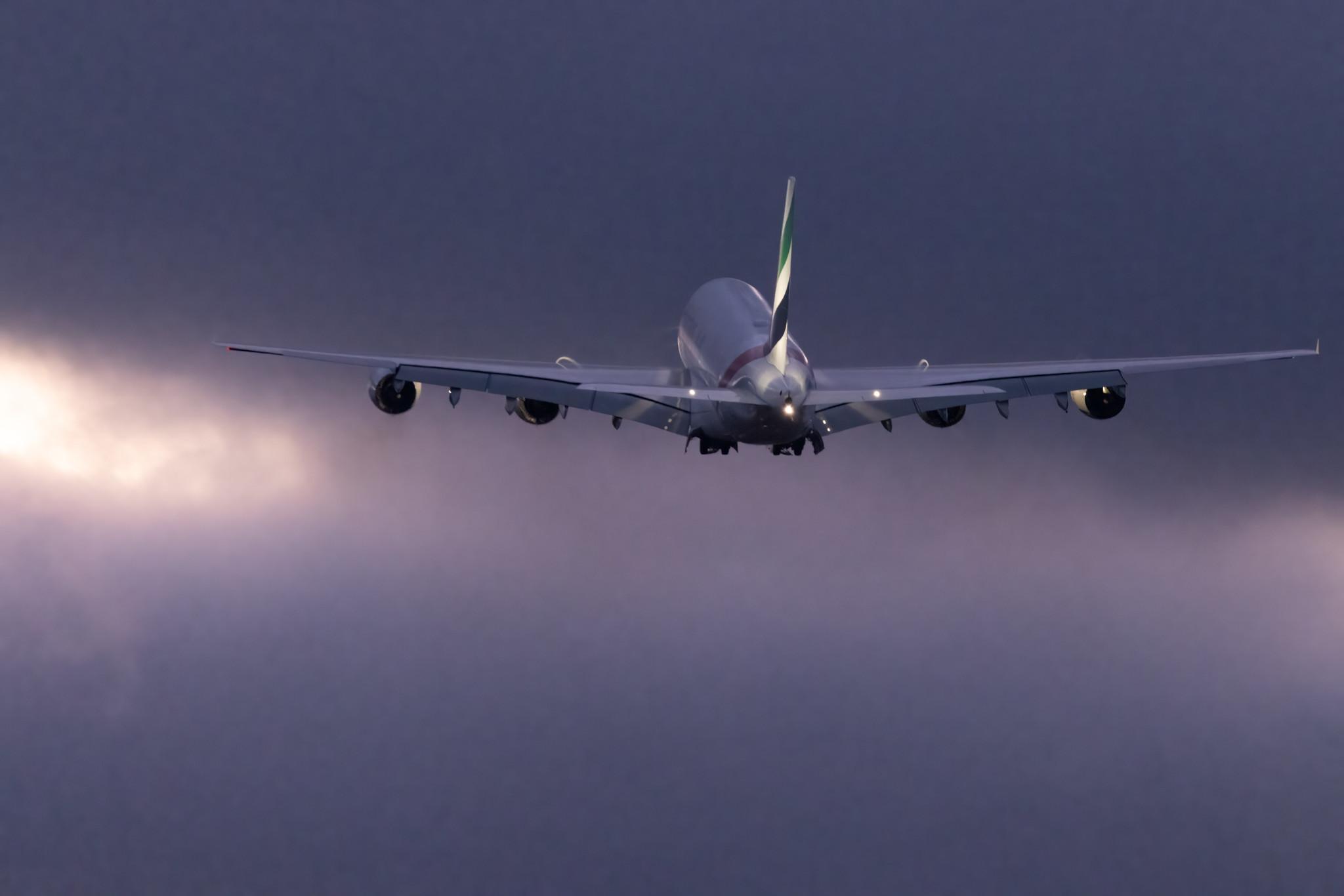 Hamburg Finkenwerder: Emirates (EK / UAE) |  Airbus A380-842 A388 | A6-EVS | MSN 272
