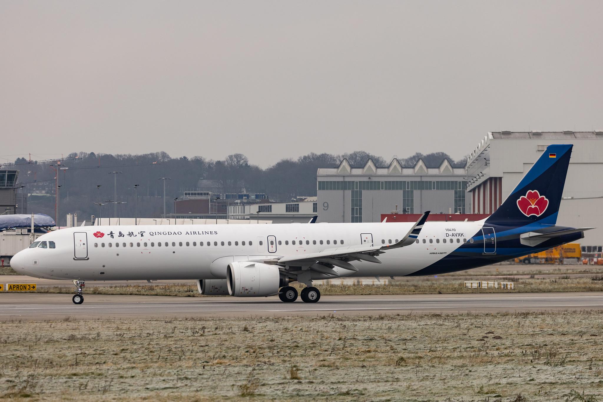 Hamburg Finkenwerder: Qingdao Airlines (QW / QDA) |  Airbus A321-271NX A21N | D-AVXK (B-325W) | MSN 10410