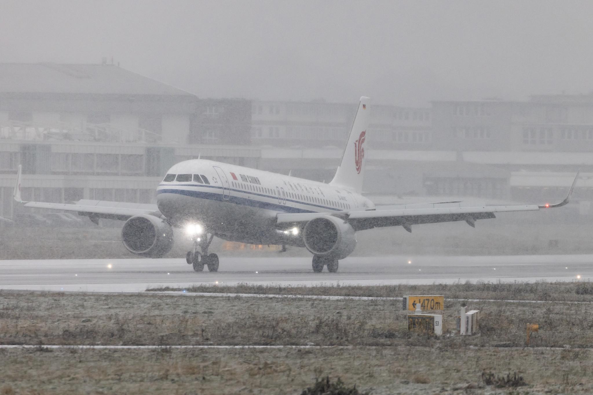 Hamburg Finkenwerder: Air China (CA / CCA) |  Airbus A320-251N A20N | D-AVVC (B-326V) | MSN 10086
