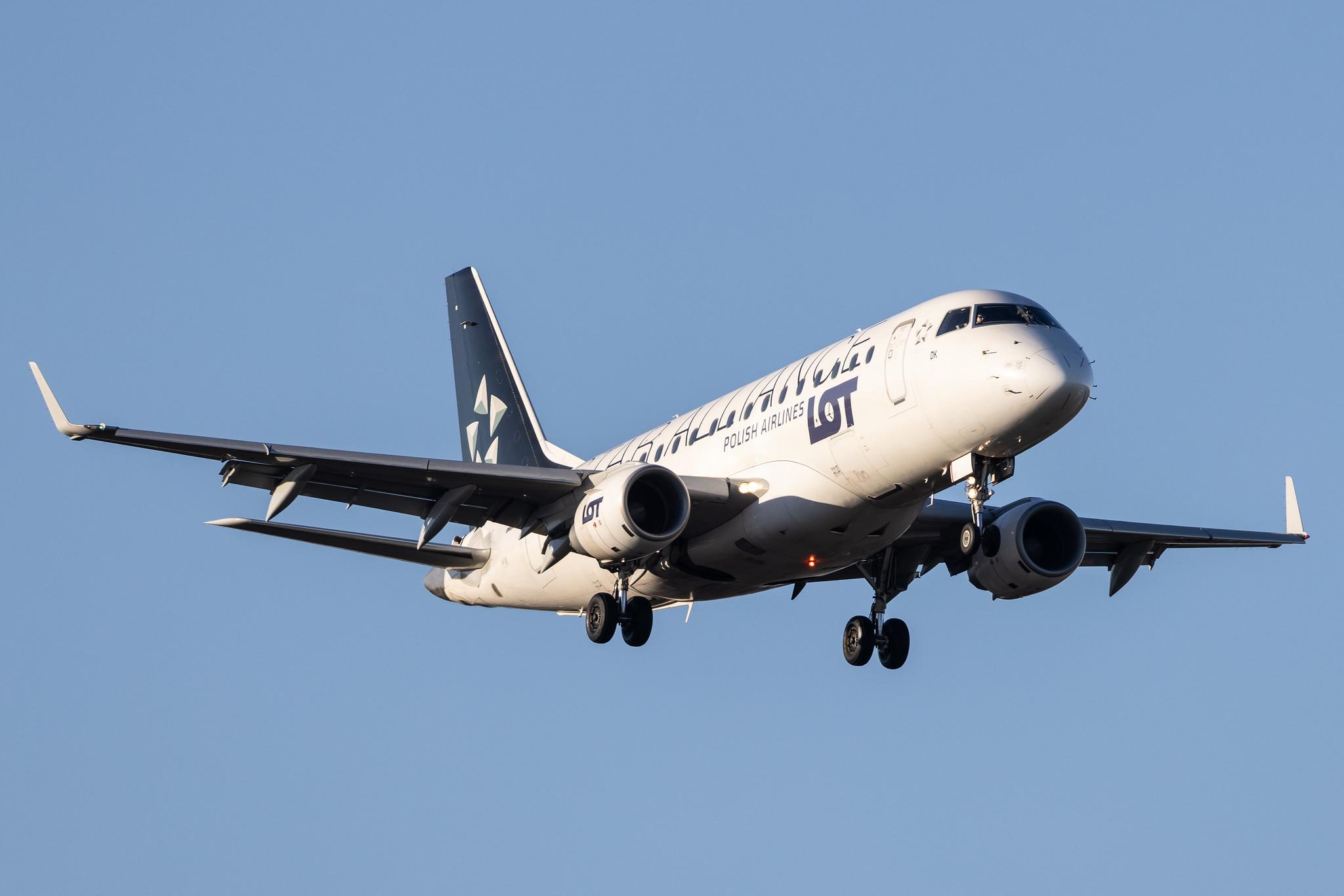 Hamburg Airport: LOT (LO / LOT) |  Livery: Star Alliance Livery |  Embraer E170STD E170 | SP-LDK | MSN 17000074