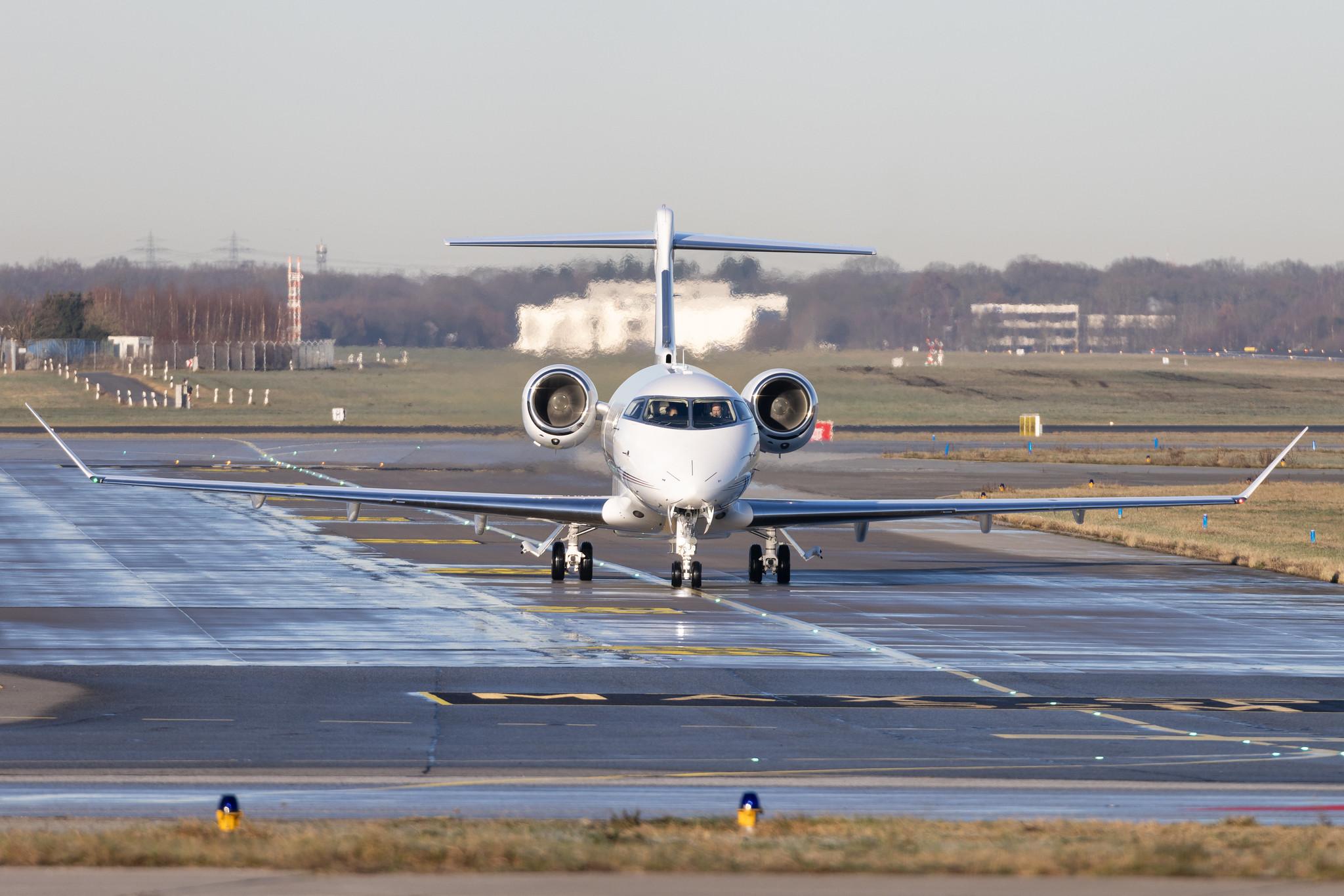 Hamburg Airport: Netjets Europe (/ NJE) | Operator: NetJets Europe |  Bombardier Challenger 350 CL35 | CS-CHI | MSN 20783