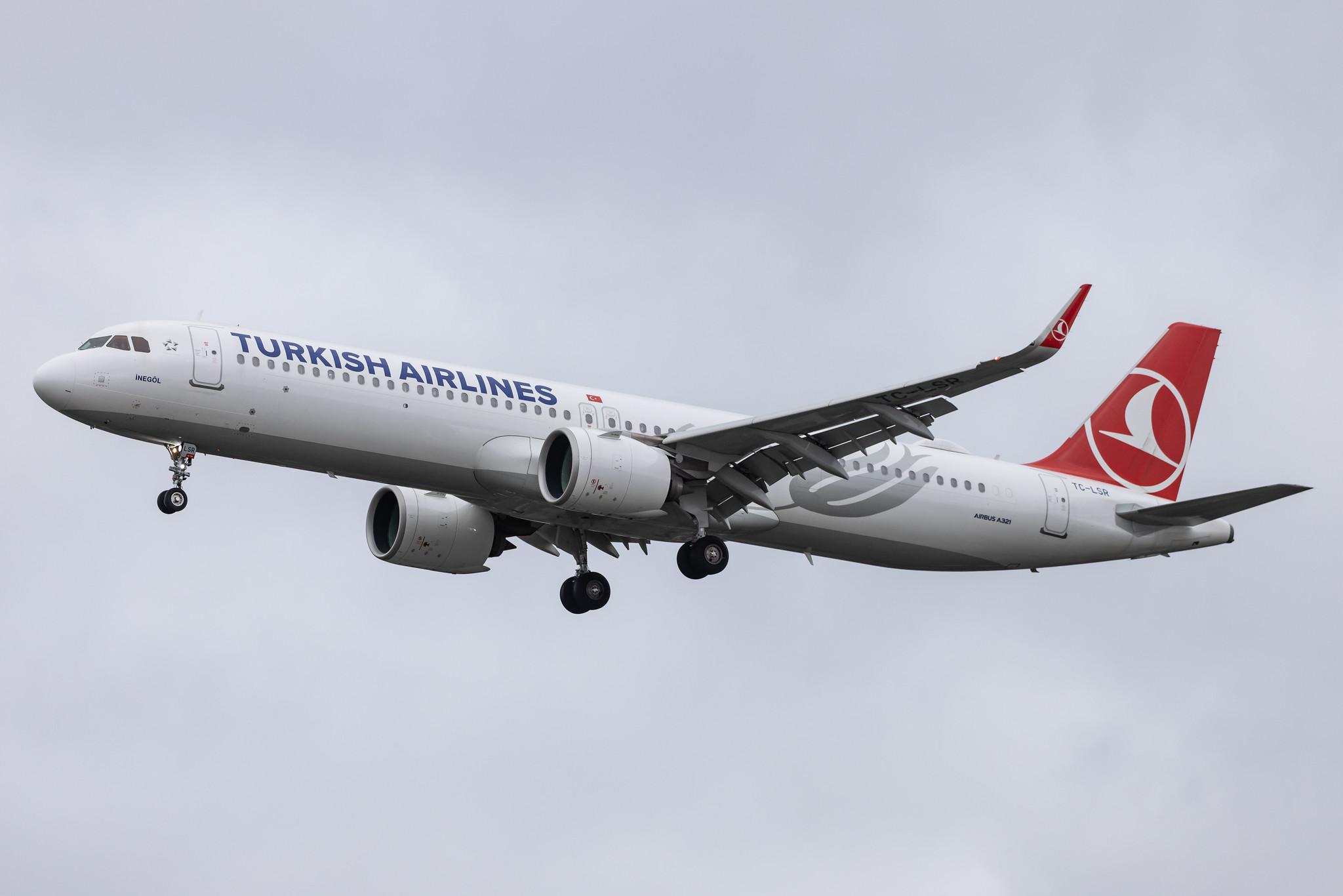 Hamburg Airport: Turkish Airlines (TK / THY) |  Airbus A321-271NX A21N | TC-LSR | MSN 09138