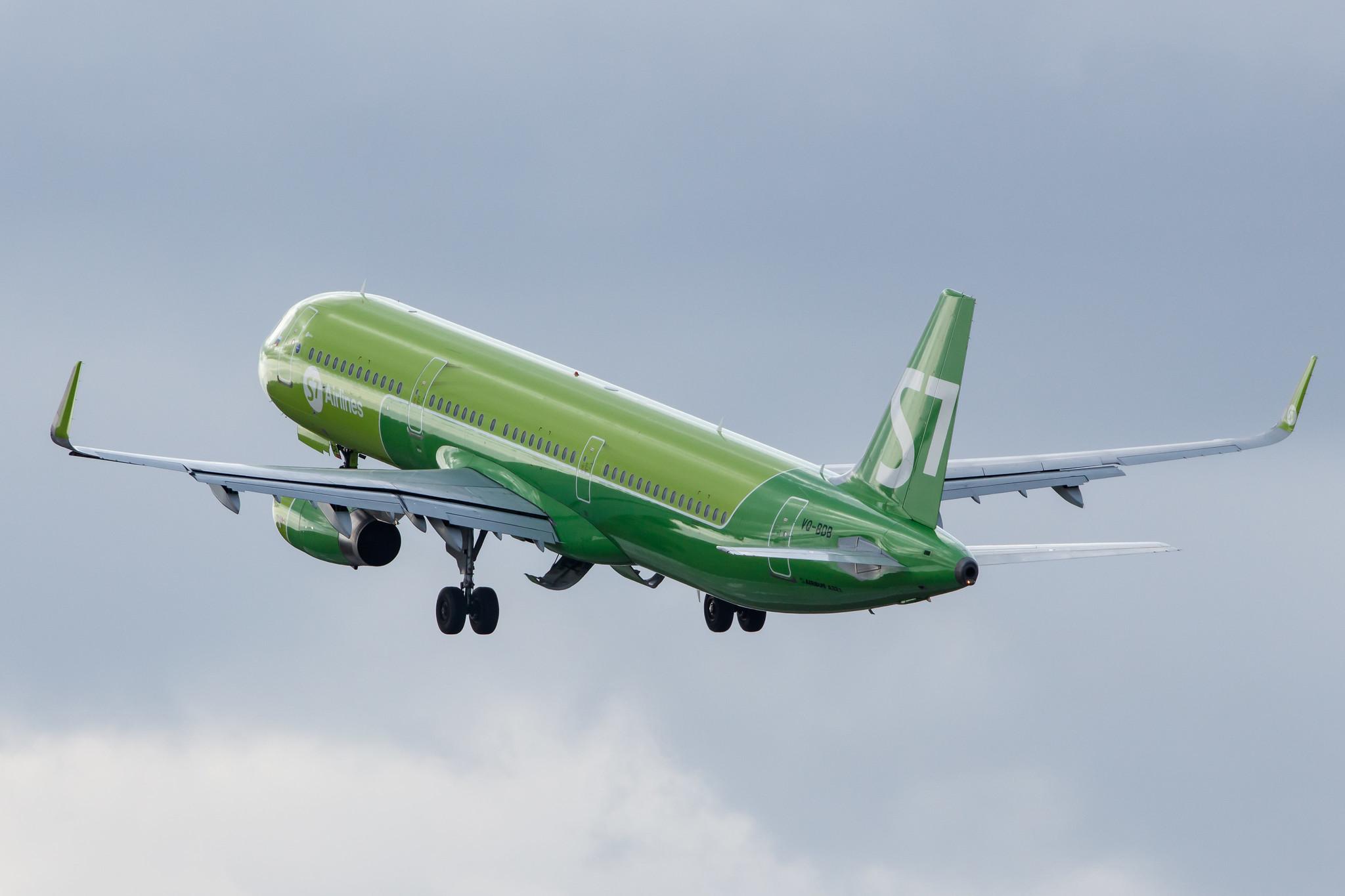 Flughafen Berlin Brandenburg: S7 Airlines (S7 / SBI) |  Airbus A321-231 A321 | VQ-BDB | MSN 6734