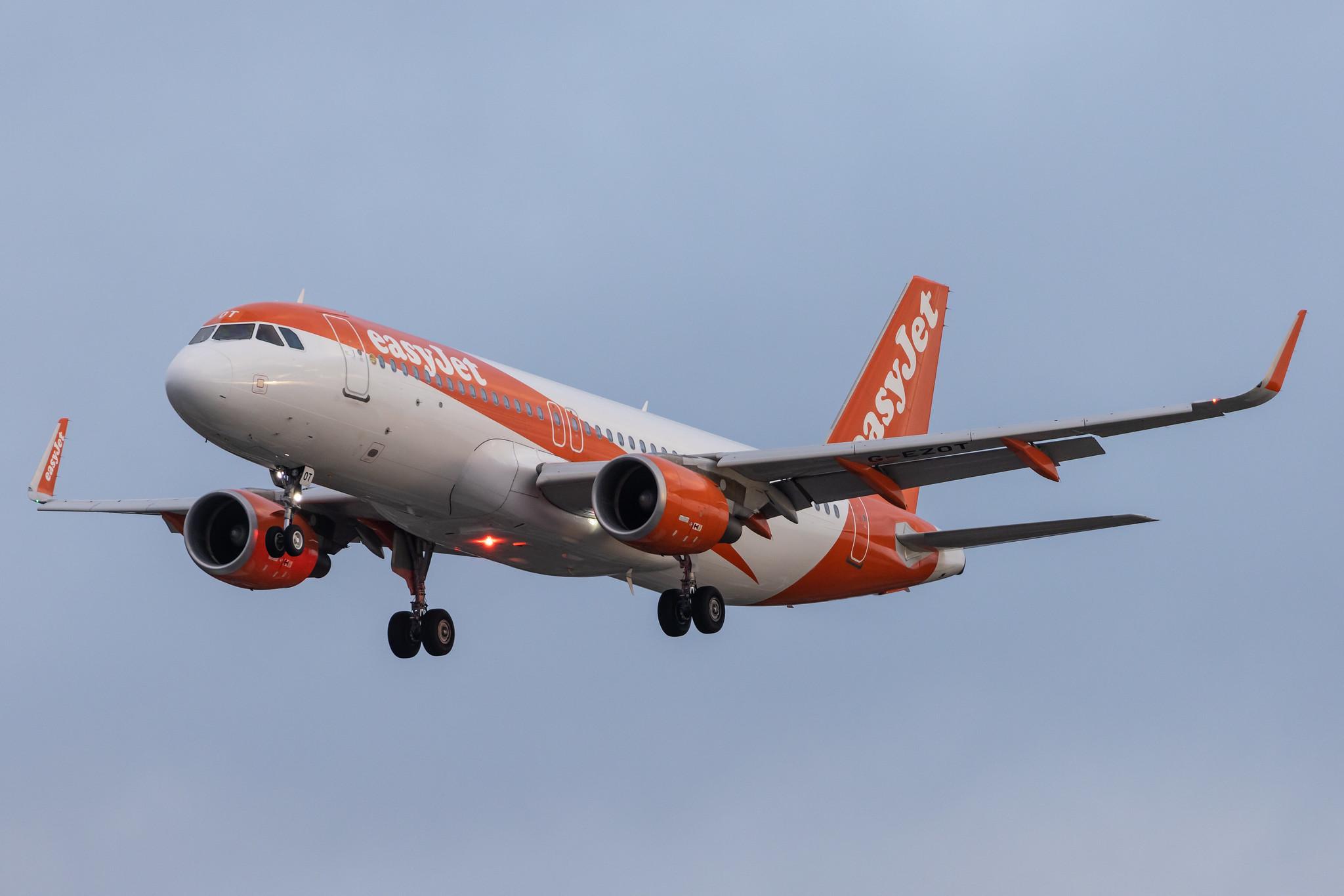 Hamburg Airport: easyJet (U2 / EZY) |  Airbus A320-214 A320 | G-EZOT | MSN 6680
