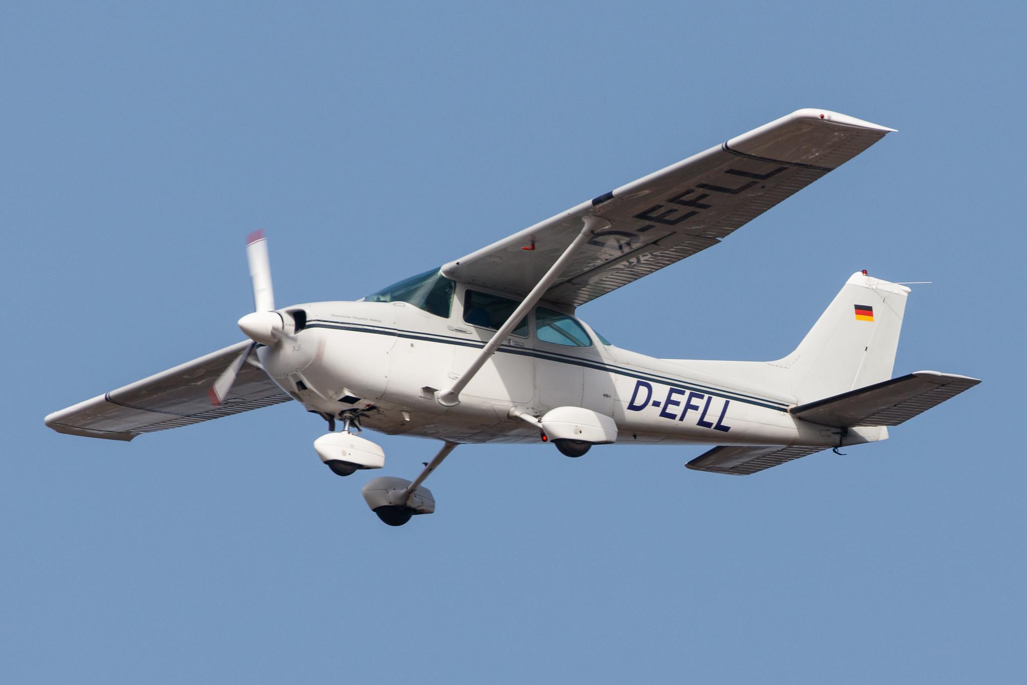 Hamburg Airport: Private owner |  Cessna 172P Skyhawk C172 | D-EFLL | MSN 172-75489