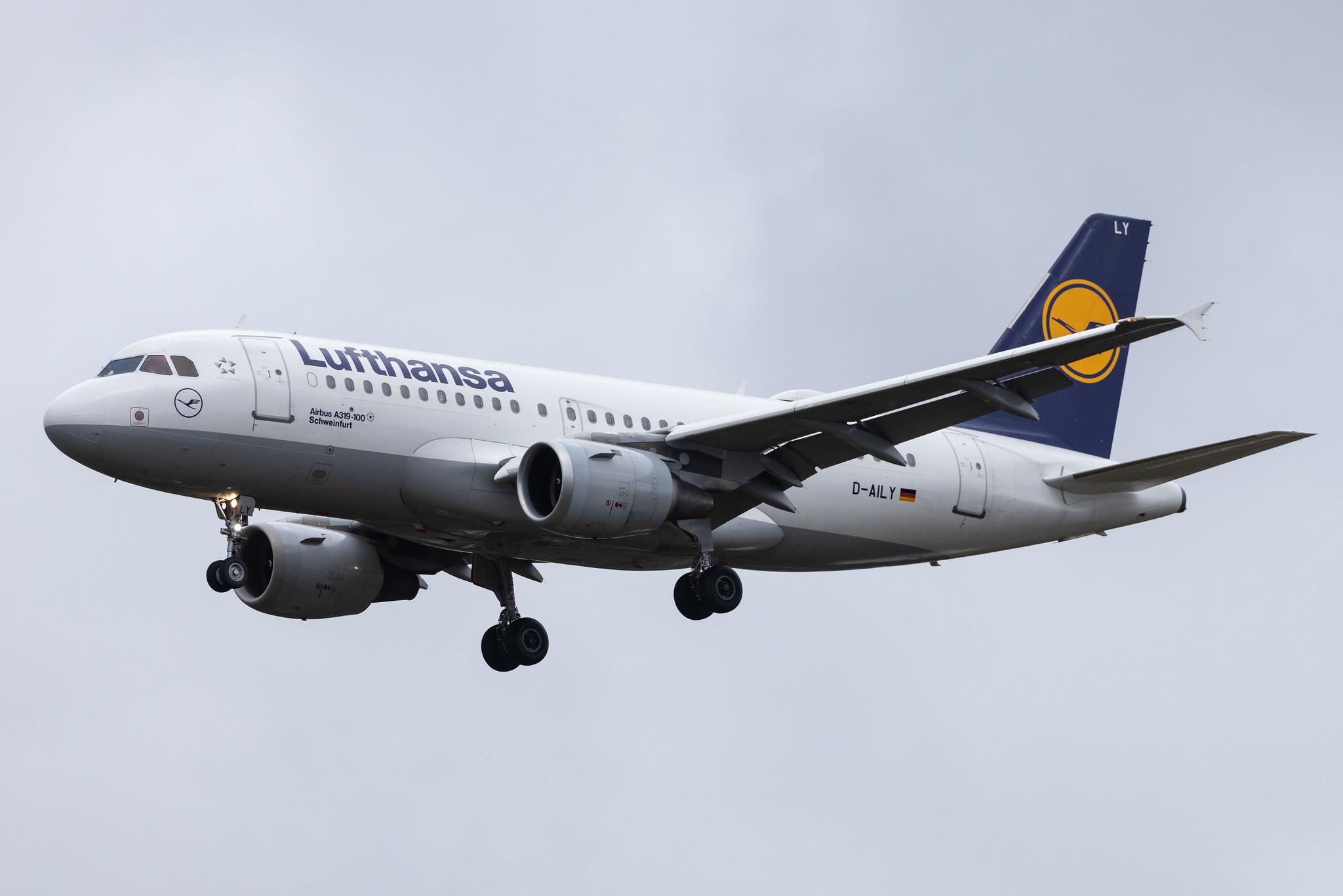Hamburg Airport: Lufthansa (LH / DLH) |  Airbus A319-114 A319 | D-AILY | MSN 0875