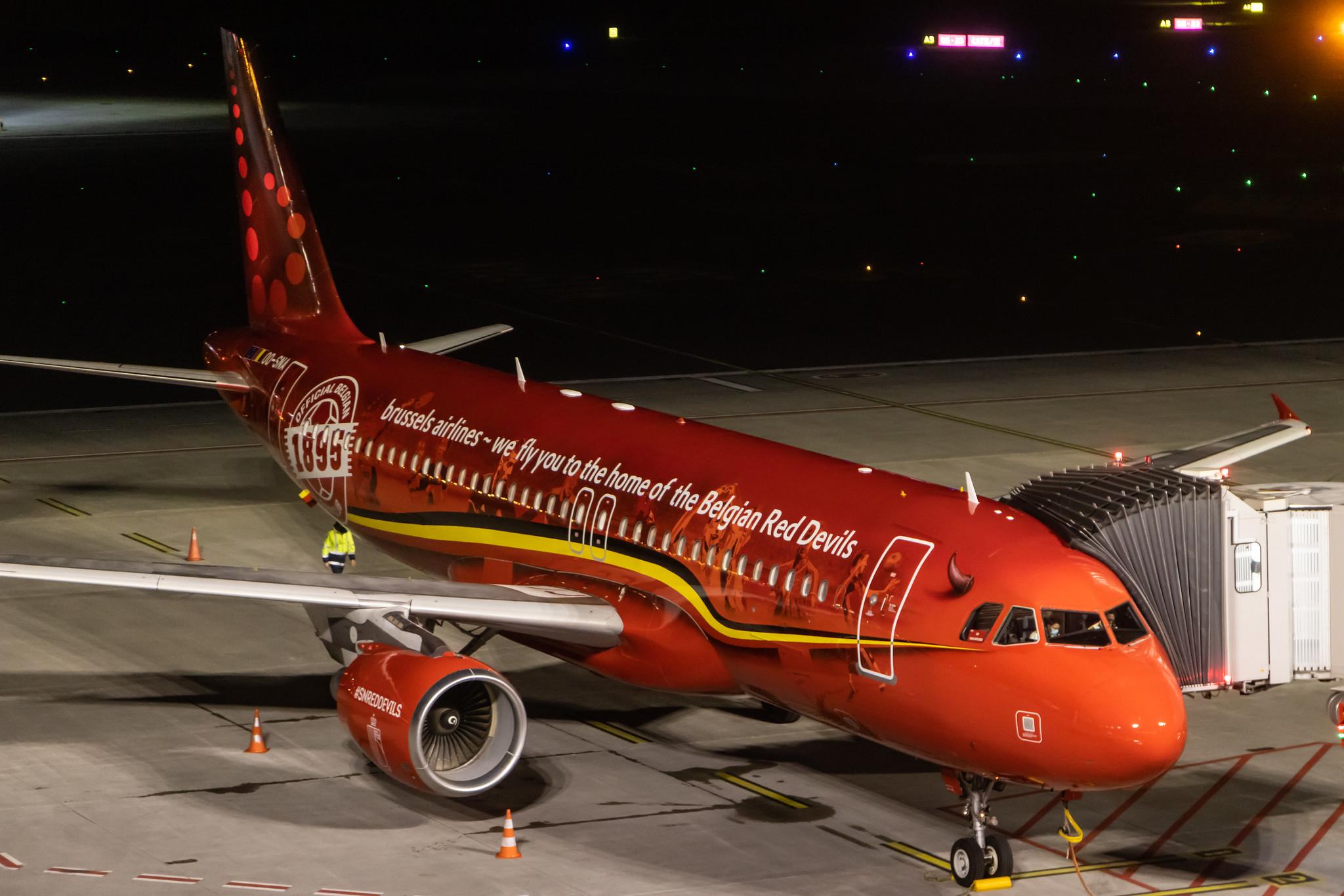 Hamburg Airport: Brussels Airlines (SN / BEL) |  Livery: Red Devils Livery |  Airbus A320-214 A320 | OO-SNA | MSN 1441