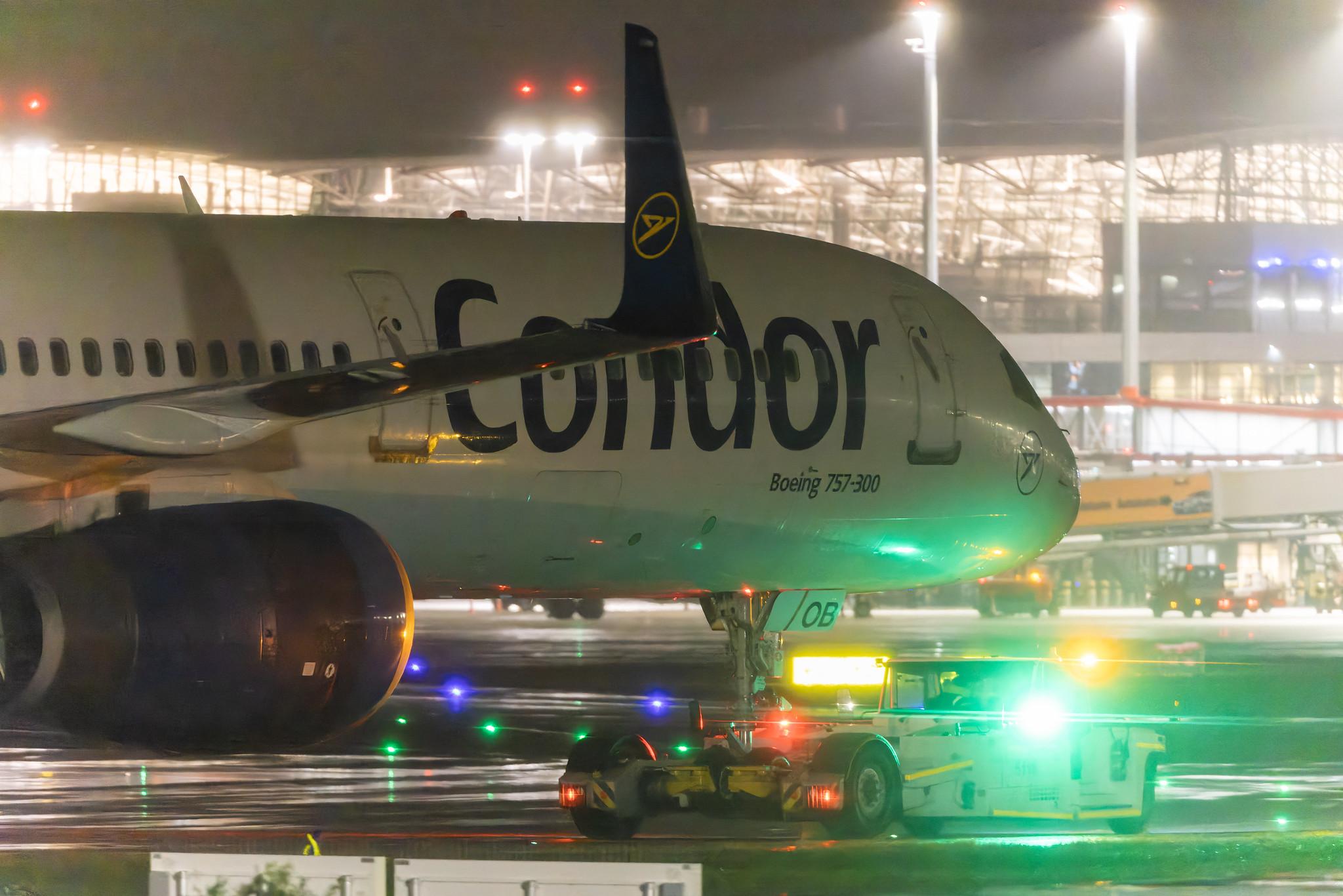 Hamburg Airport: Condor (DE / CFG) |  Boeing 757-330 B753 | D-ABOB | MSN 29017