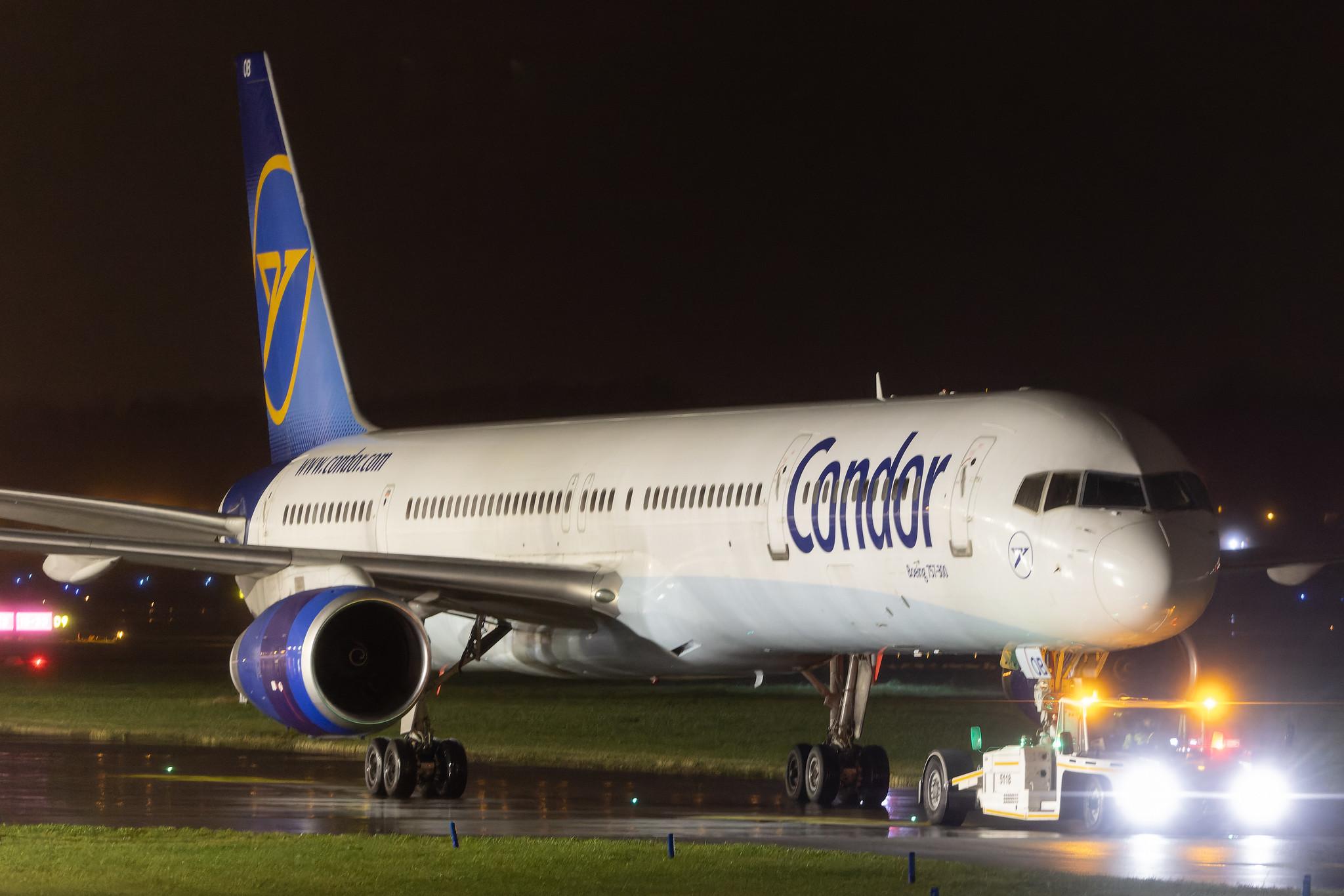 Hamburg Airport: Condor (DE / CFG) |  Boeing 757-330 B753 | D-ABOB | MSN 29017