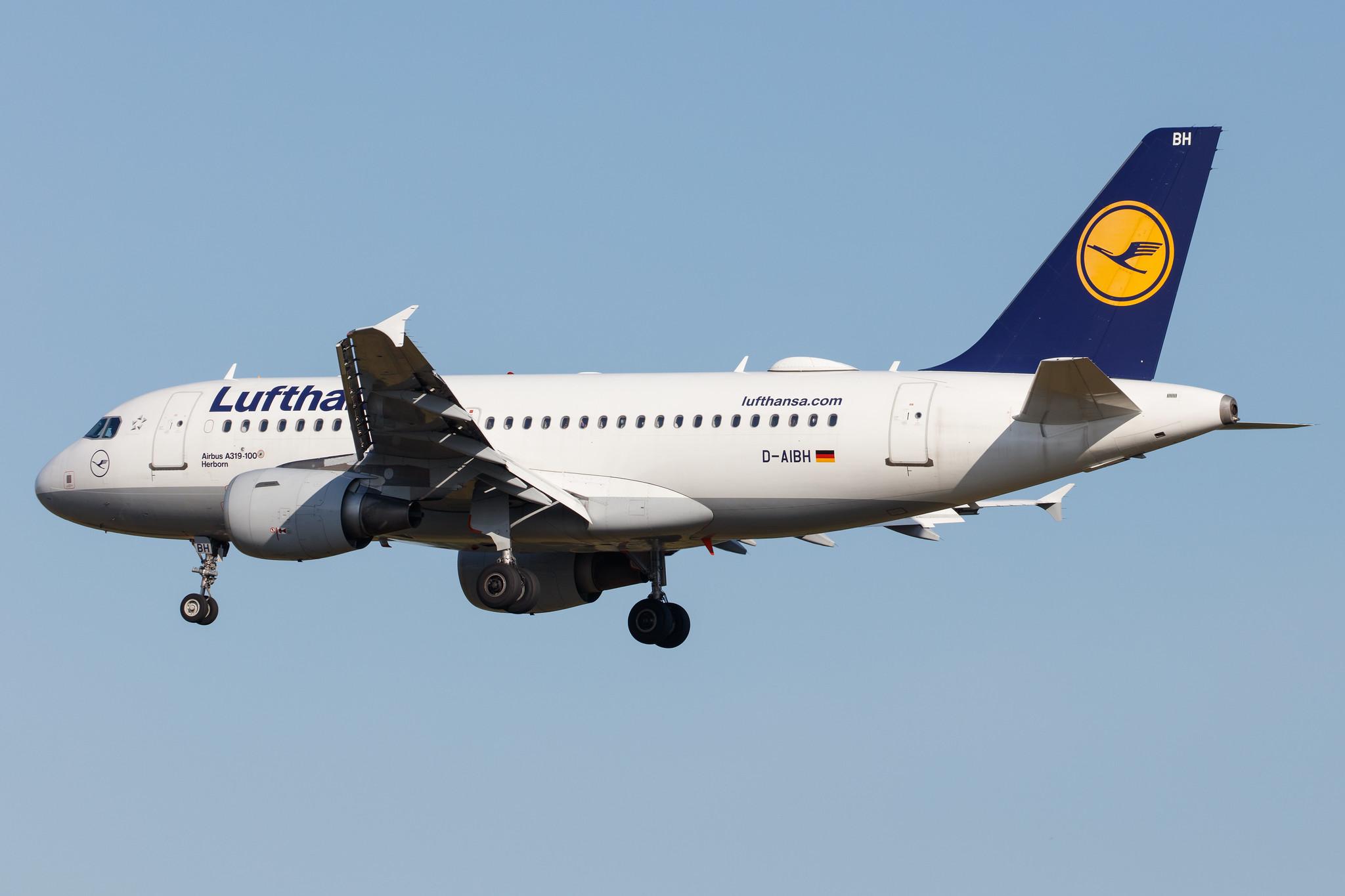 Hamburg Airport: Lufthansa (LH / DLH) |  Airbus A319-112 A319 | D-AIBH | MSN 5239