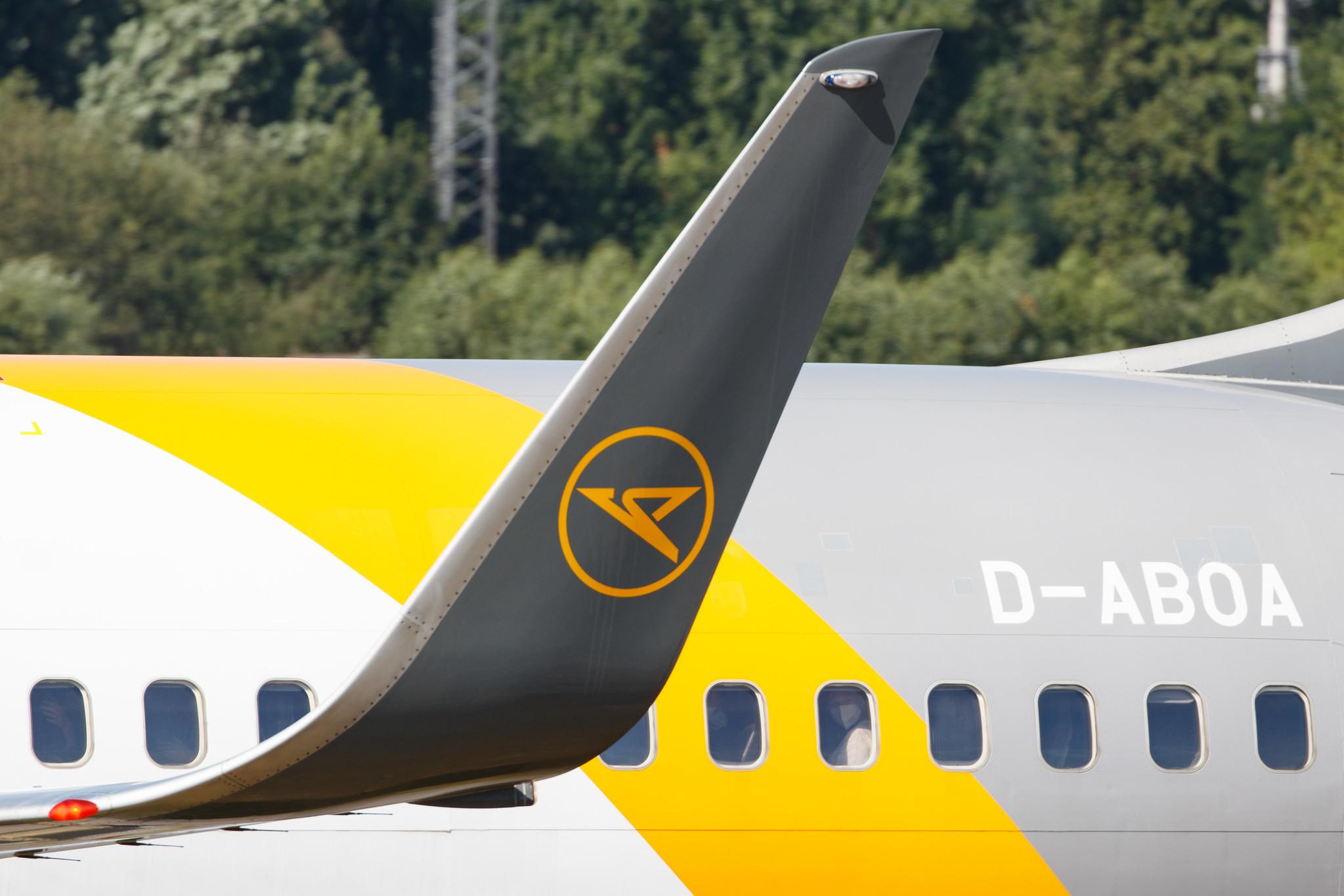 Hamburg Airport: Condor (DE / CFG) |  Boeing 757-330 B753 | D-ABOA | MSN 29016