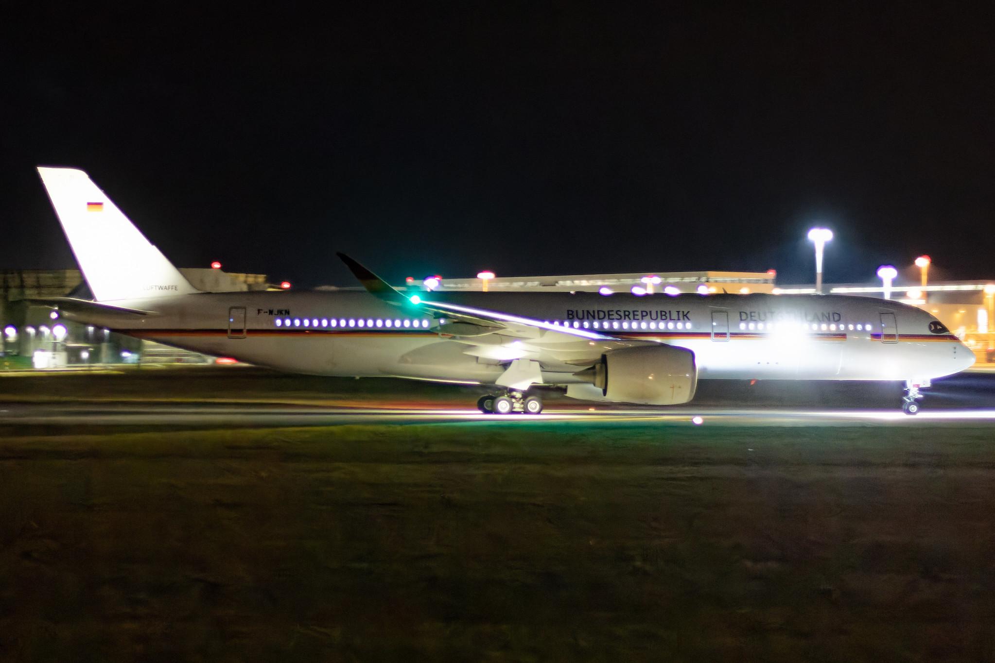 Hamburg Finkenwerder: German Air Force (/ GAF) |  Airbus A350-941 A359 | F-WJKN (D-AGVT, 10+01 | MSN 0468)