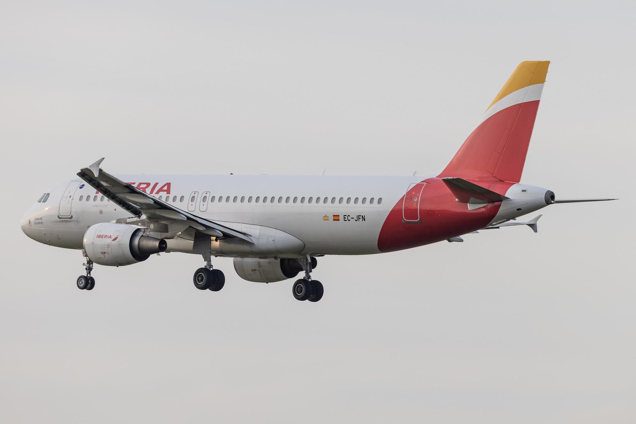 Hamburg Airport: Iberia (IB / IBE) |  Airbus A320-214 A320 | EC-JFN | MSN 2391