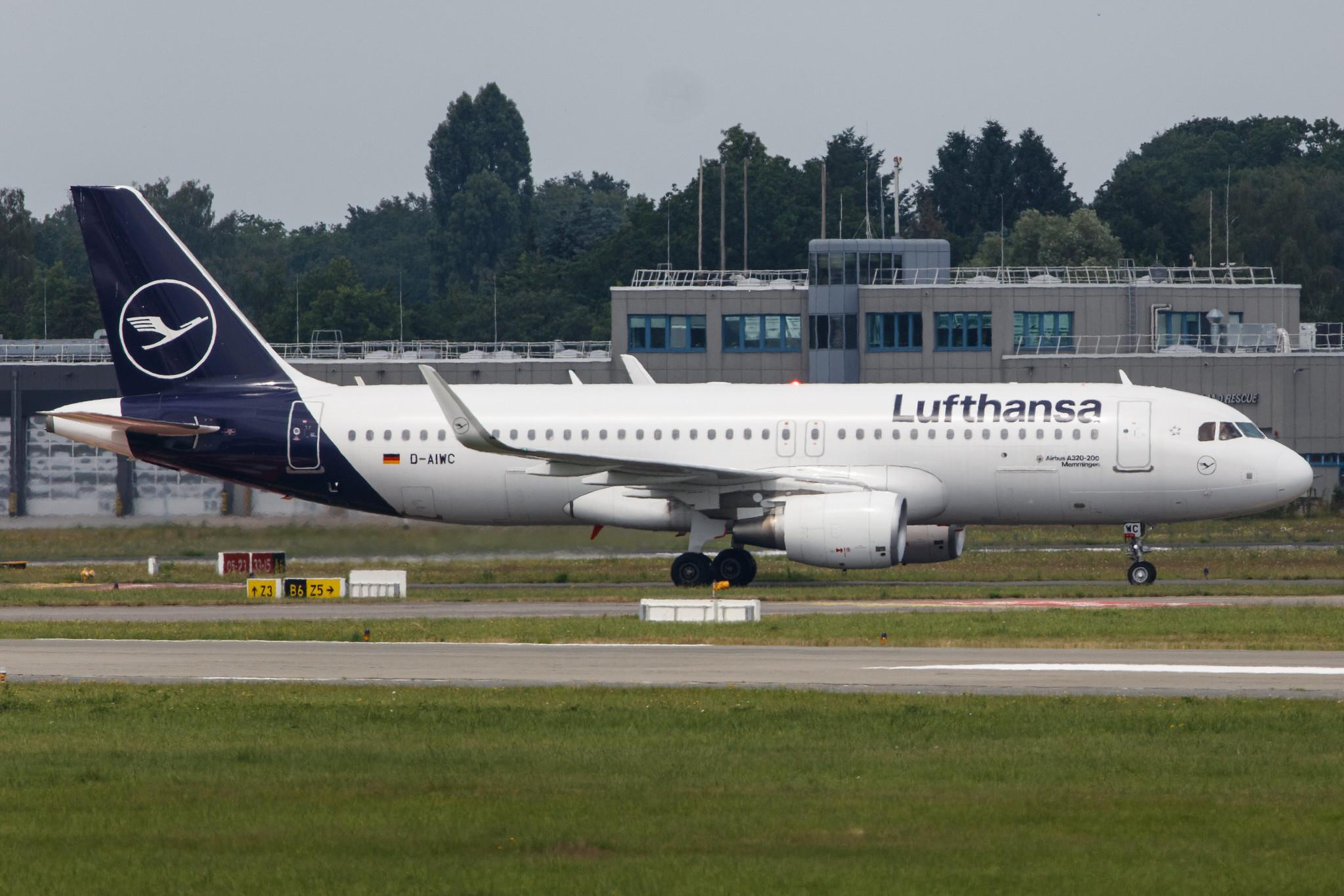 Hamburg Airport: Lufthansa (LH / DLH) |  Airbus A320-214 A320 | D-AIWC | MSN 8667