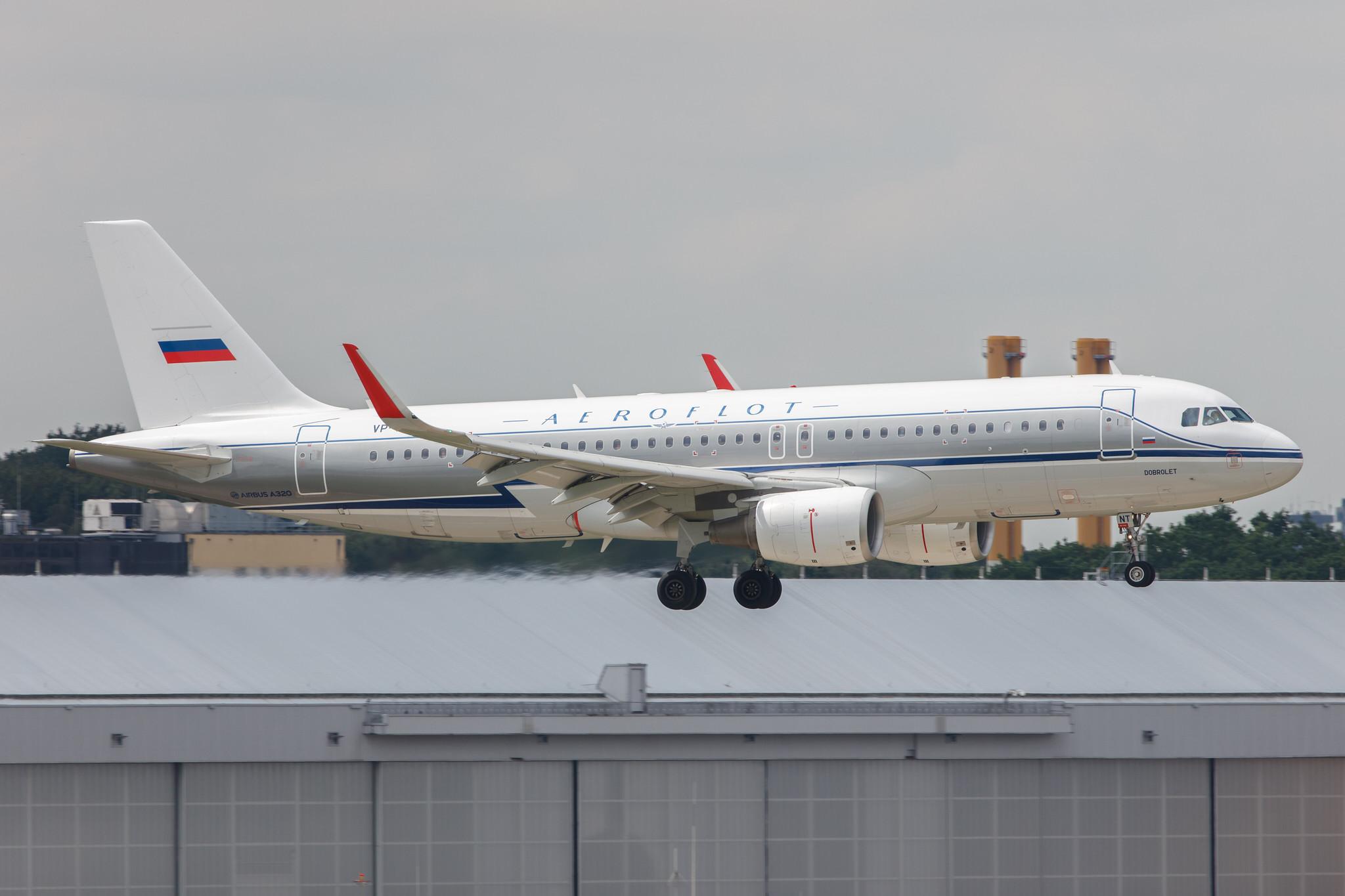 Hamburg Airport: Aeroflot (SU / AFL) |  Livery: Retro Livery |  Airbus A320-214 A320 | VP-BNT | MSN 5614