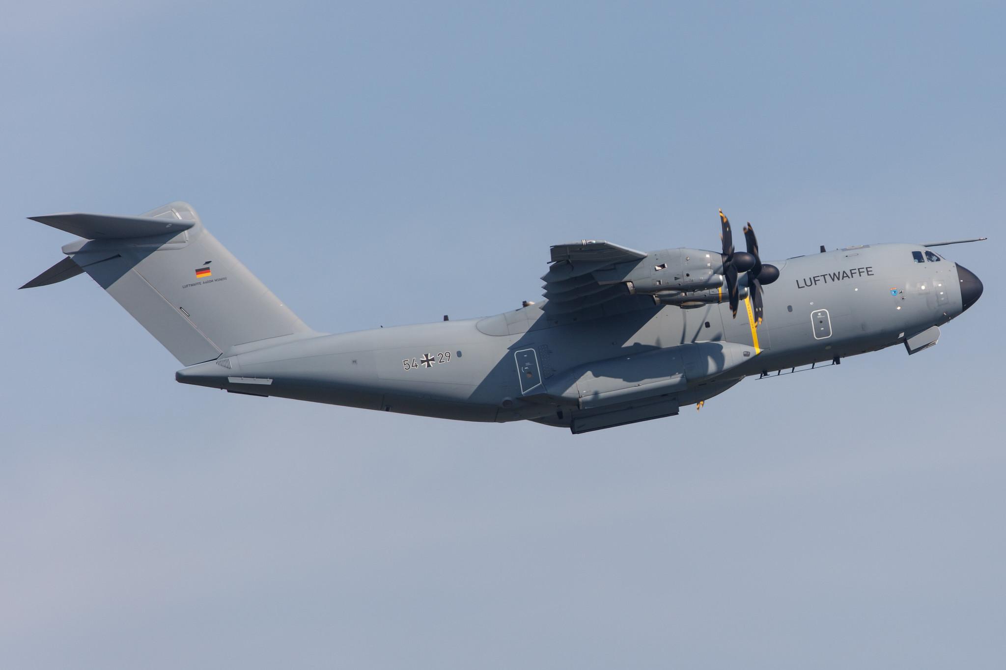Hamburg Airport: German Air Force (/ GAF) | Airbus A400M-180 A400 A400 | 54+29 | MSN 090