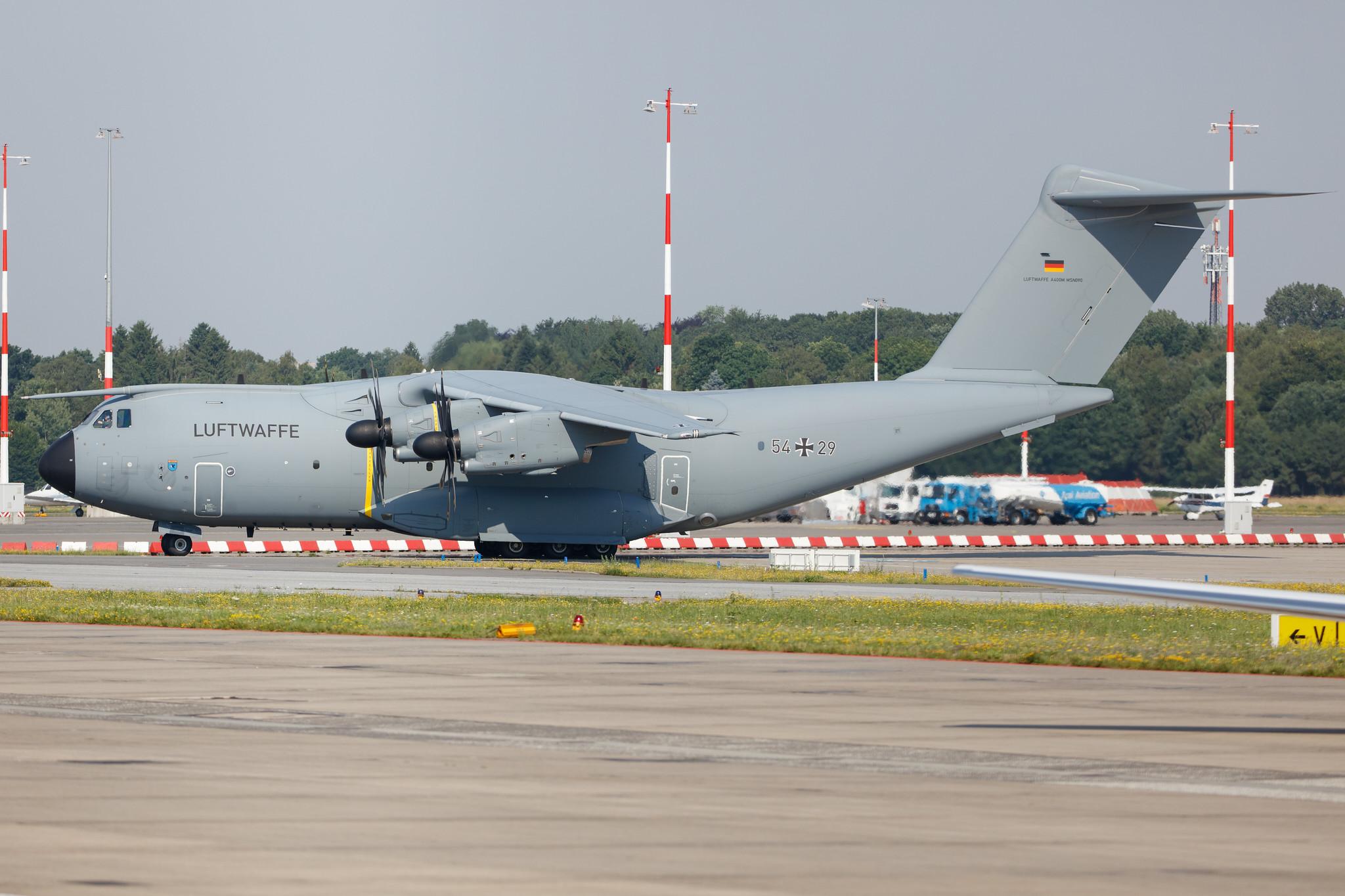 Hamburg Airport: German Air Force (/ GAF) | Airbus A400M-180 A400 A400 | 54+29 | MSN 090