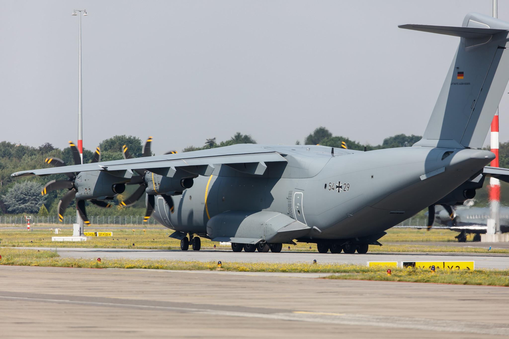 Hamburg Airport: German Air Force (/ GAF) | Airbus A400M-180 A400 A400 | 54+29 | MSN 090