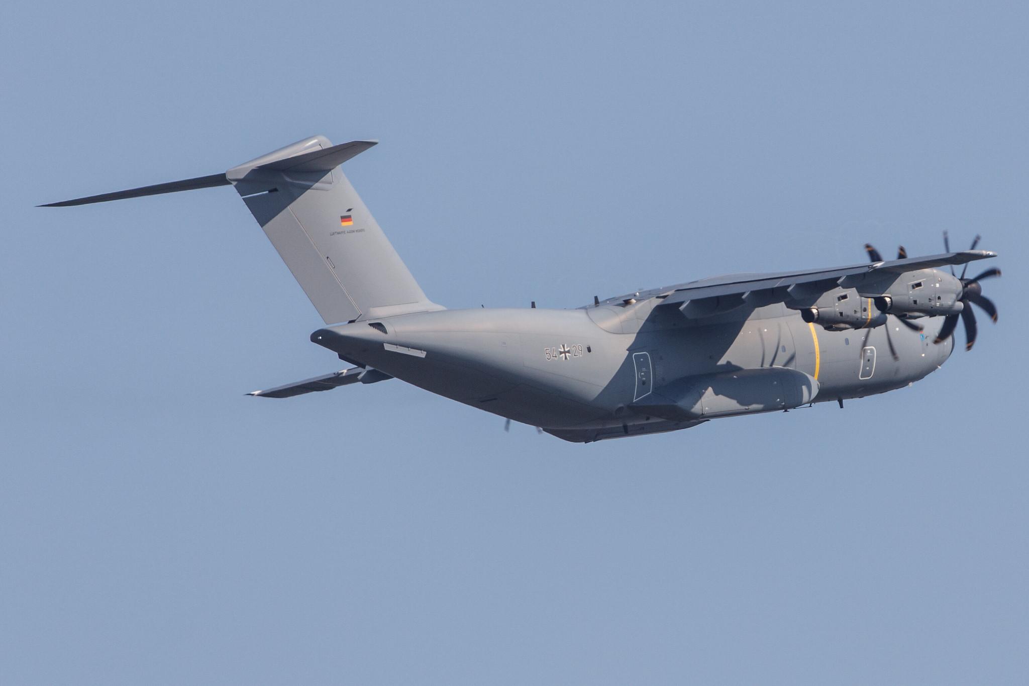 Hamburg Airport: German Air Force (/ GAF) | Airbus A400M-180 A400 A400 | 54+29 | MSN 090