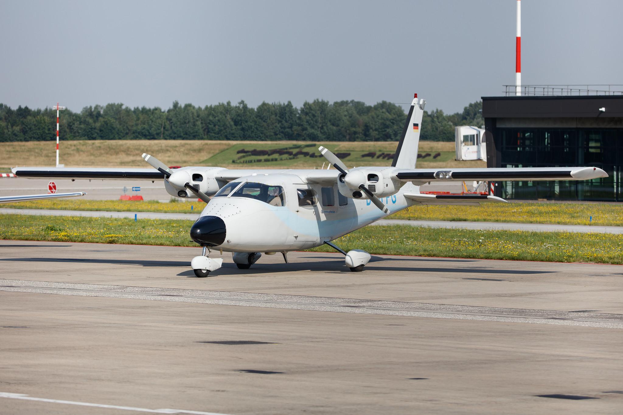 Hamburg Airport: Sylt Air (7E / AWU) |  Vulcanair P68 P68 | D-GFPG | MSN 170