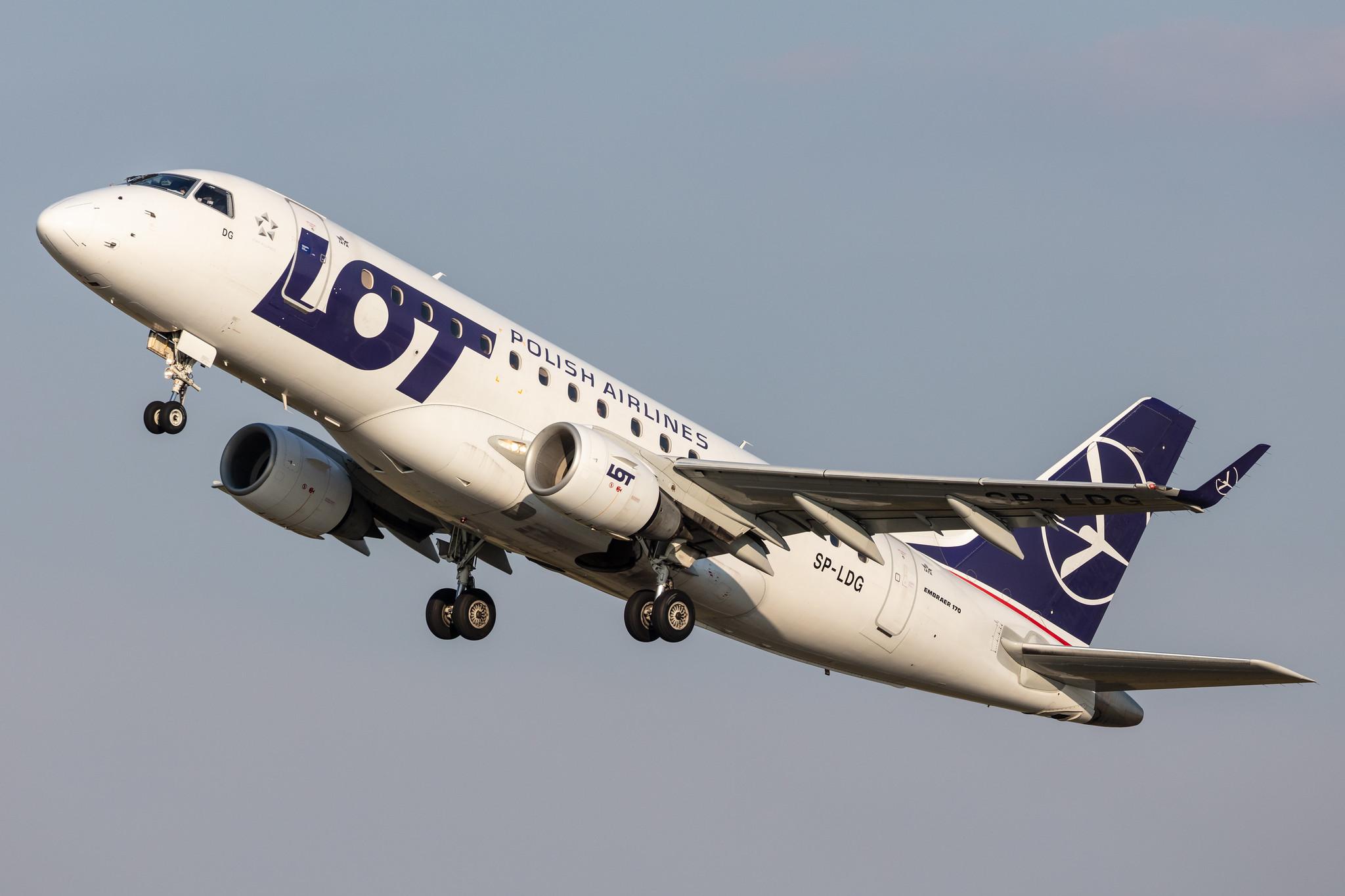Hamburg Airport: LOT (LO / LOT) |  Embraer E170STD E170 | SP-LDG | MSN 17000065