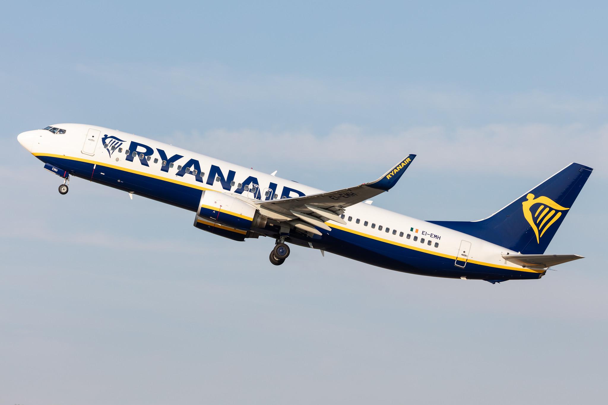 Hamburg Airport: Ryanair (FR / RYR) |  Boeing 737-8AS B738 | EI-EMH | MSN 34974