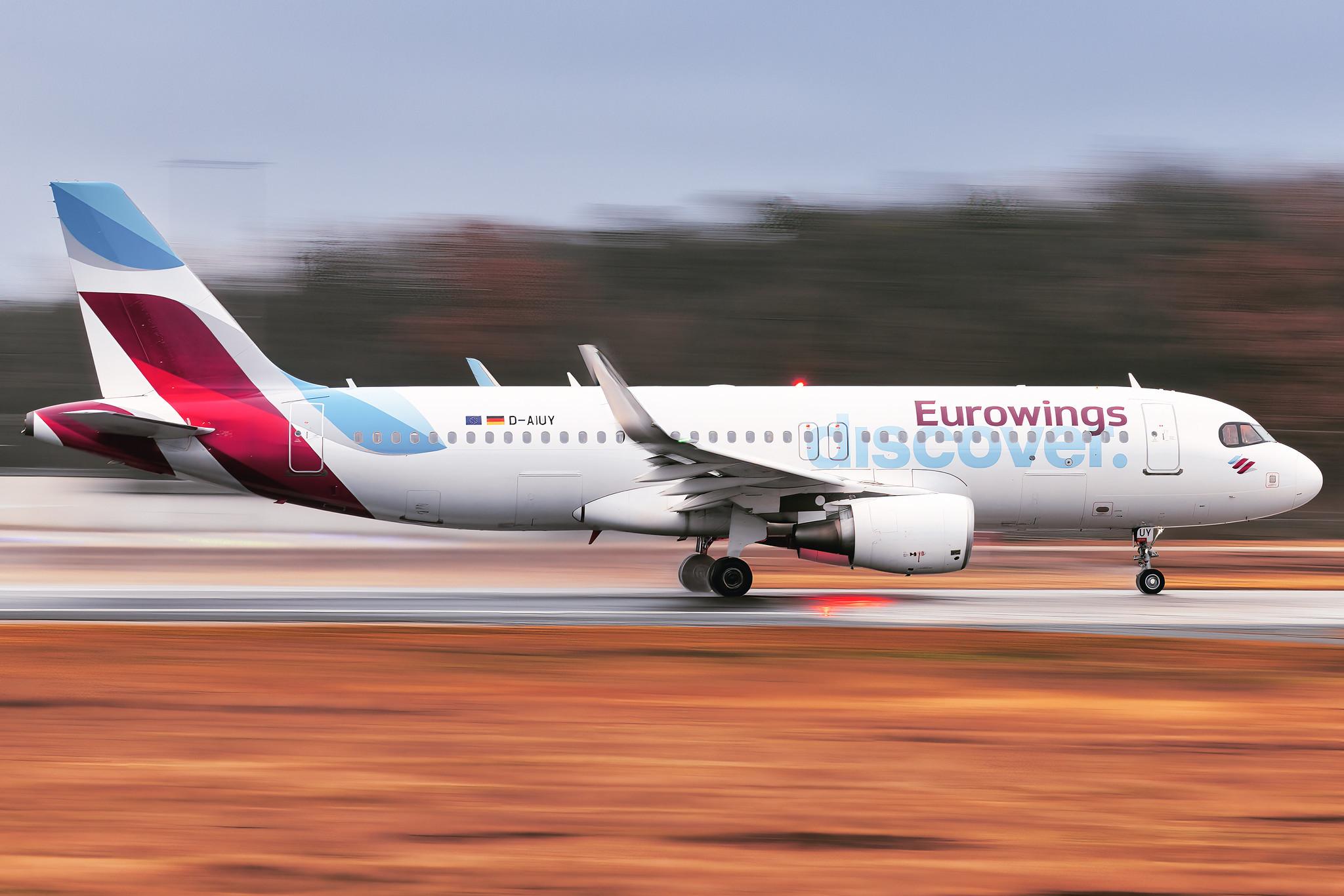 Frankfurt Airport: Eurowings Discover (4Y / OCN) |  Airbus A320-214 A320 | D-AIUY | MSN 7355