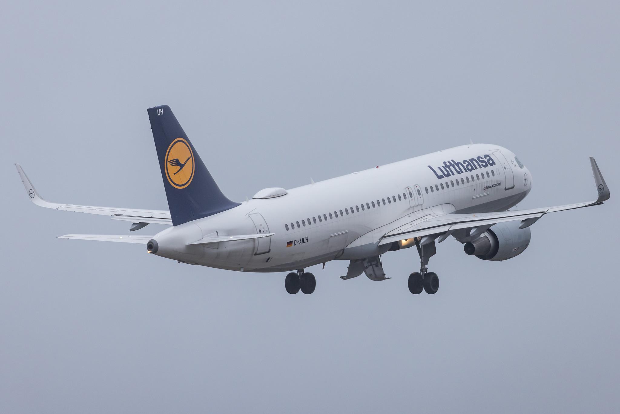 Frankfurt Airport: Lufthansa (LH / DLH) |  Airbus A320-214 A320 | D-AIUH | MSN 6225