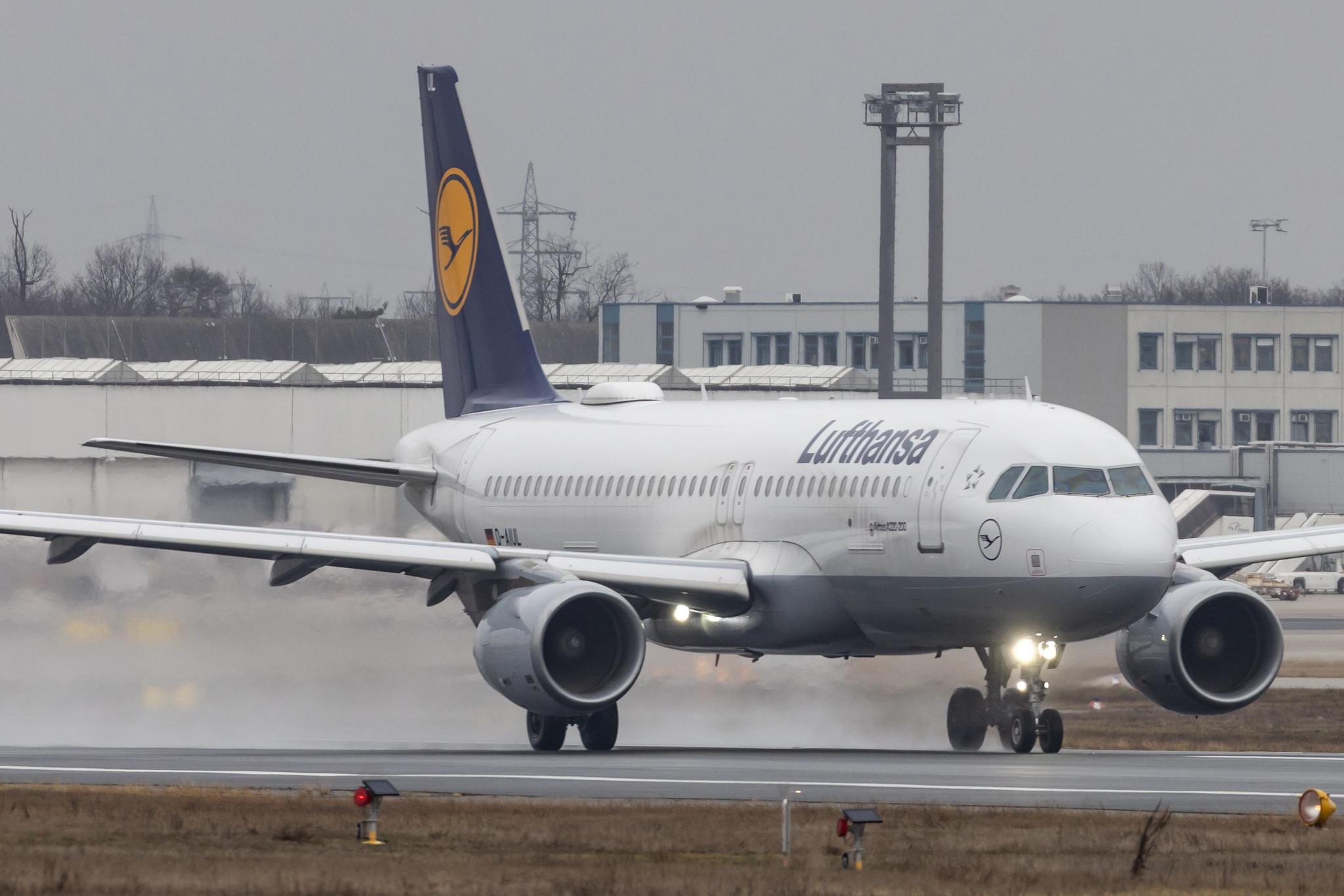 Frankfurt Airport: Lufthansa (LH / DLH) |  Airbus A320-214 A320 | D-AIUL | MSN 6521