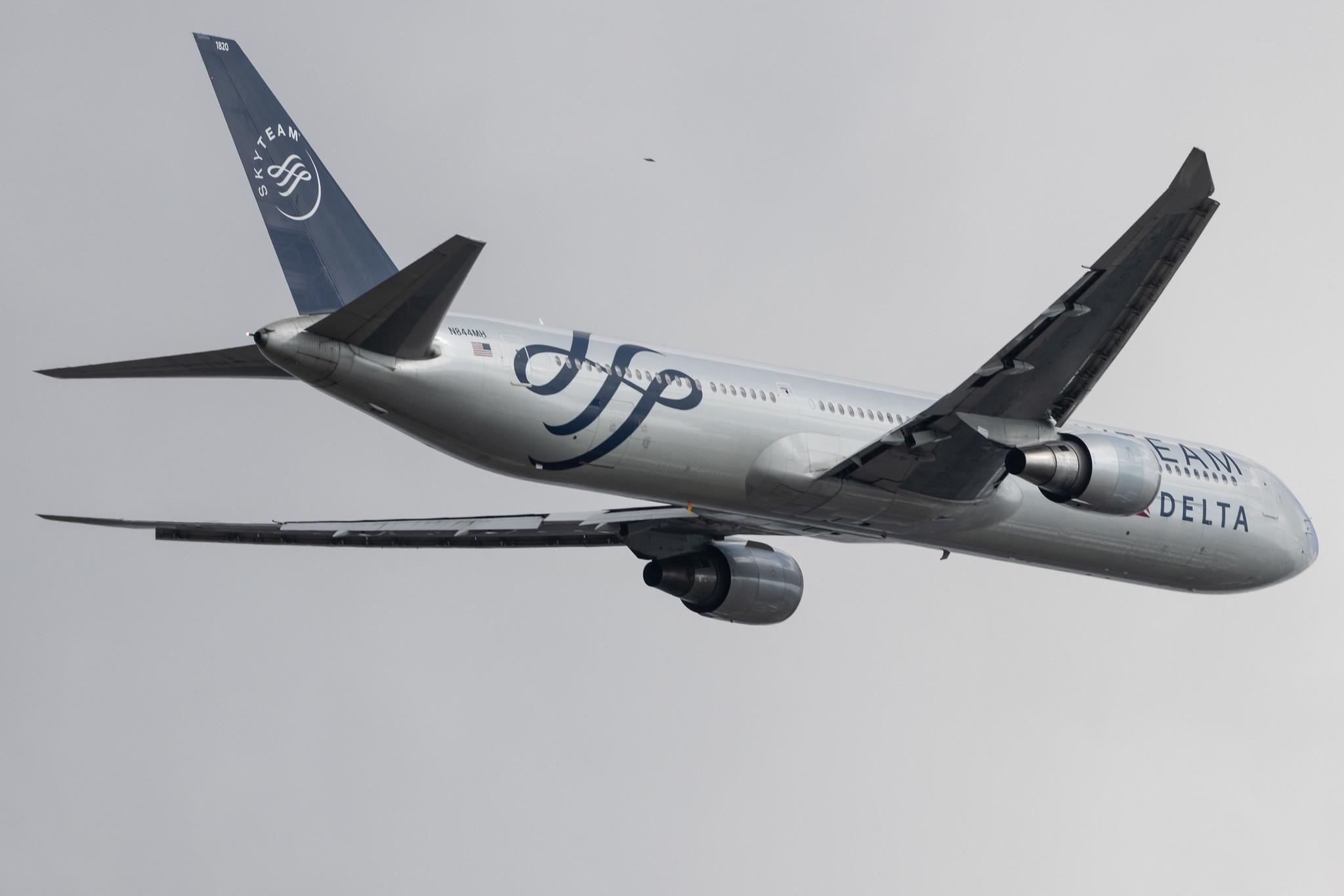 London Heathrow: Delta Air Lines (DL / DAL) |  Livery: SkyTeam Livery |  Boeing 767-432(ER) B764 | N844MH | MSN 29717