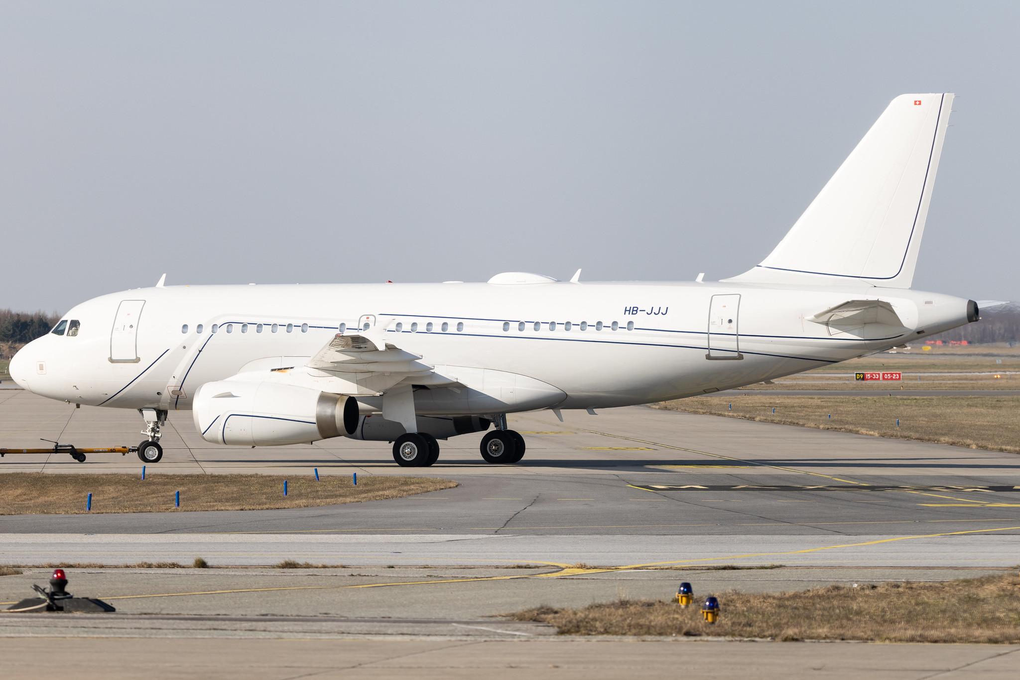 Hamburg Airport: Nomad Aviation |  Airbus A319-133(CJ) A319 | HB-JJJ | MSN 2421
