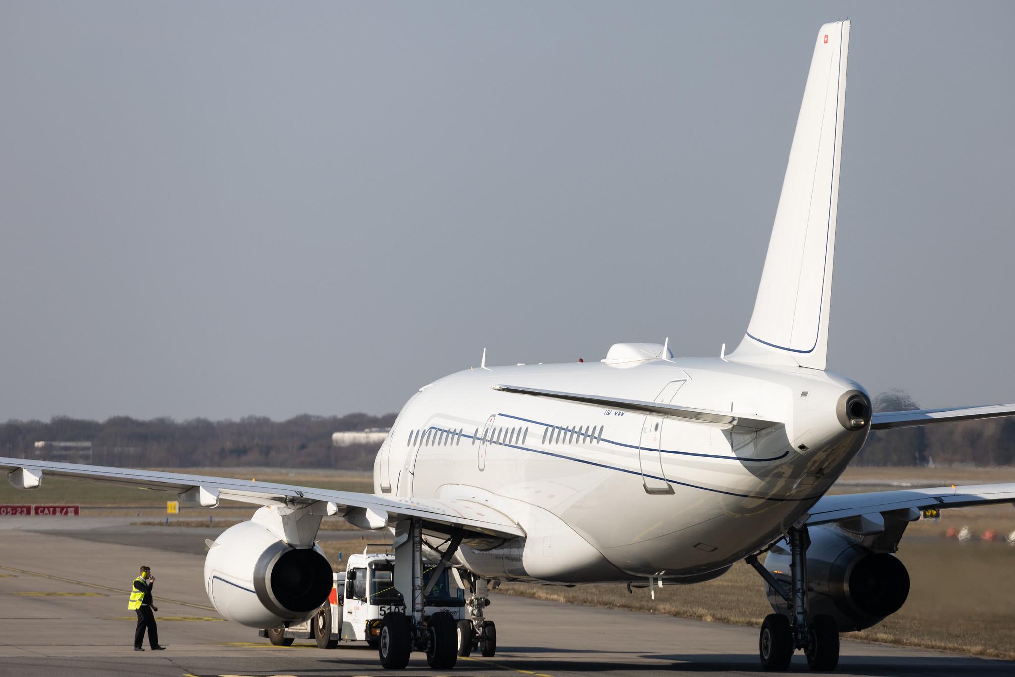 Hamburg Airport: Nomad Aviation |  Airbus A319-133(CJ) A319 | HB-JJJ | MSN 2421