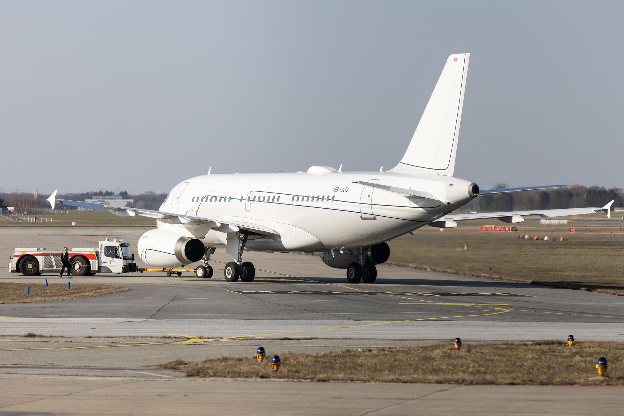Hamburg Airport: Nomad Aviation |  Airbus A319-133(CJ) A319 | HB-JJJ | MSN 2421