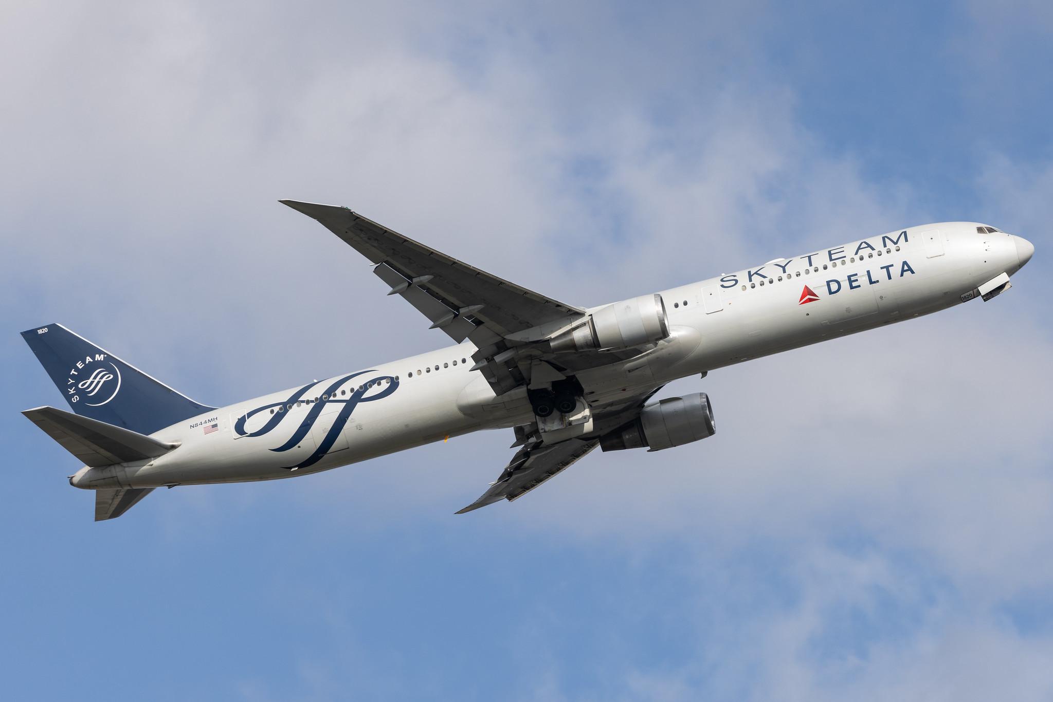 London Heathrow: Delta Air Lines (DL / DAL) |  Livery: SkyTeam Livery |  Boeing 767-432(ER) B764 | N844MH | MSN 29717