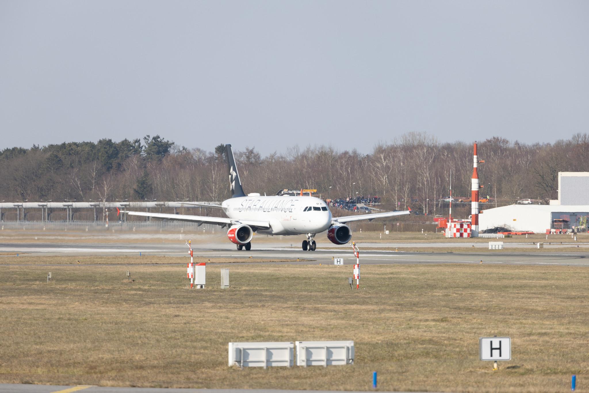 Hamburg Airport: Austrian Airlines (OS / AUA) |  Livery: Star Alliance Livery |  Airbus A320-214 A320 | OE-LBZ | MSN 5181