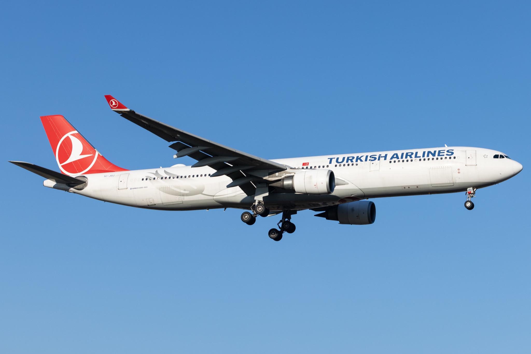 Hamburg Airport: Turkish Airlines (TK / THY) |  Airbus A330-303 A333 | TC-JOJ | MSN 1640