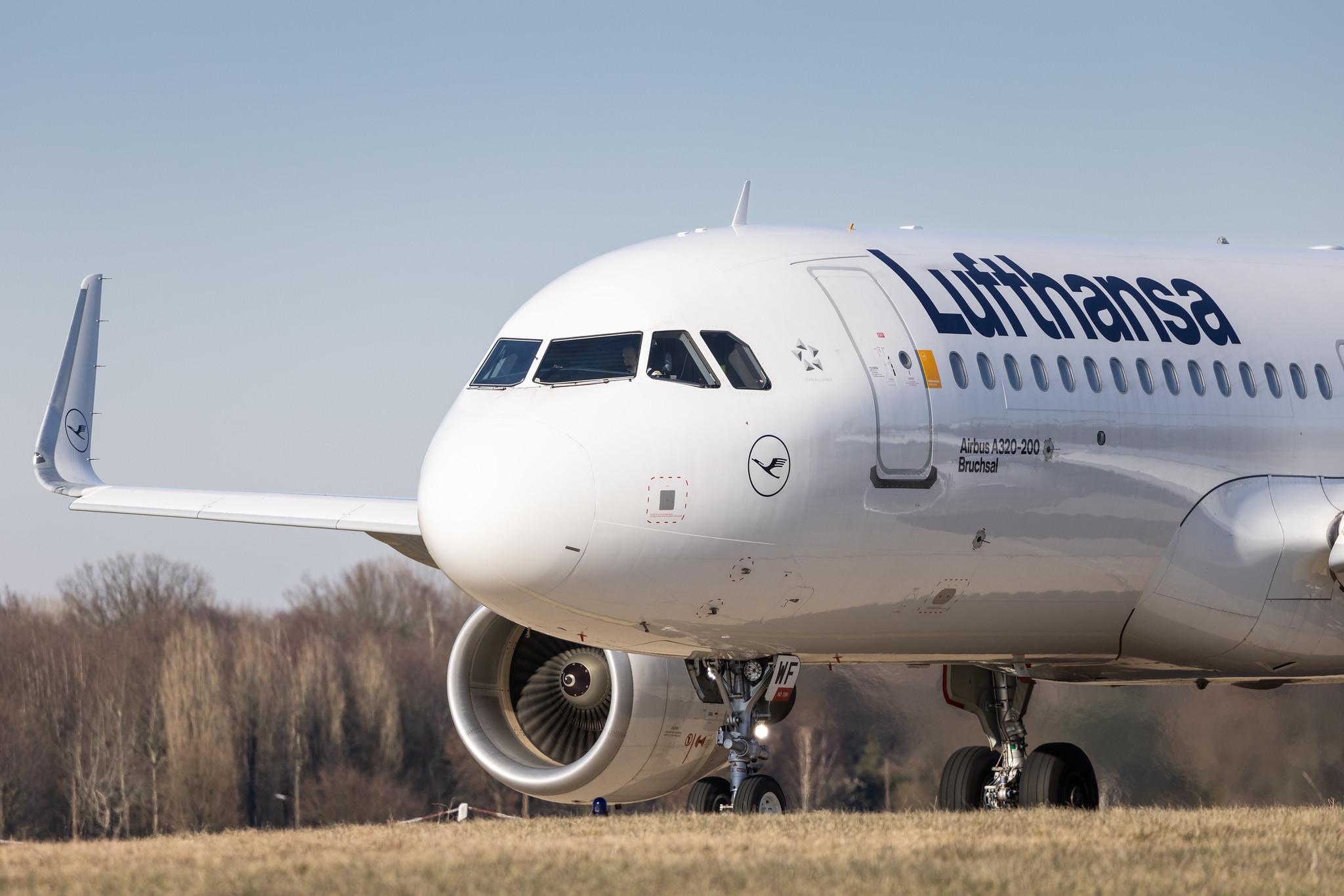 Hamburg Airport: Lufthansa (LH / DLH) |  Airbus A320-214 A320 | D-AIWF | MSN 8853