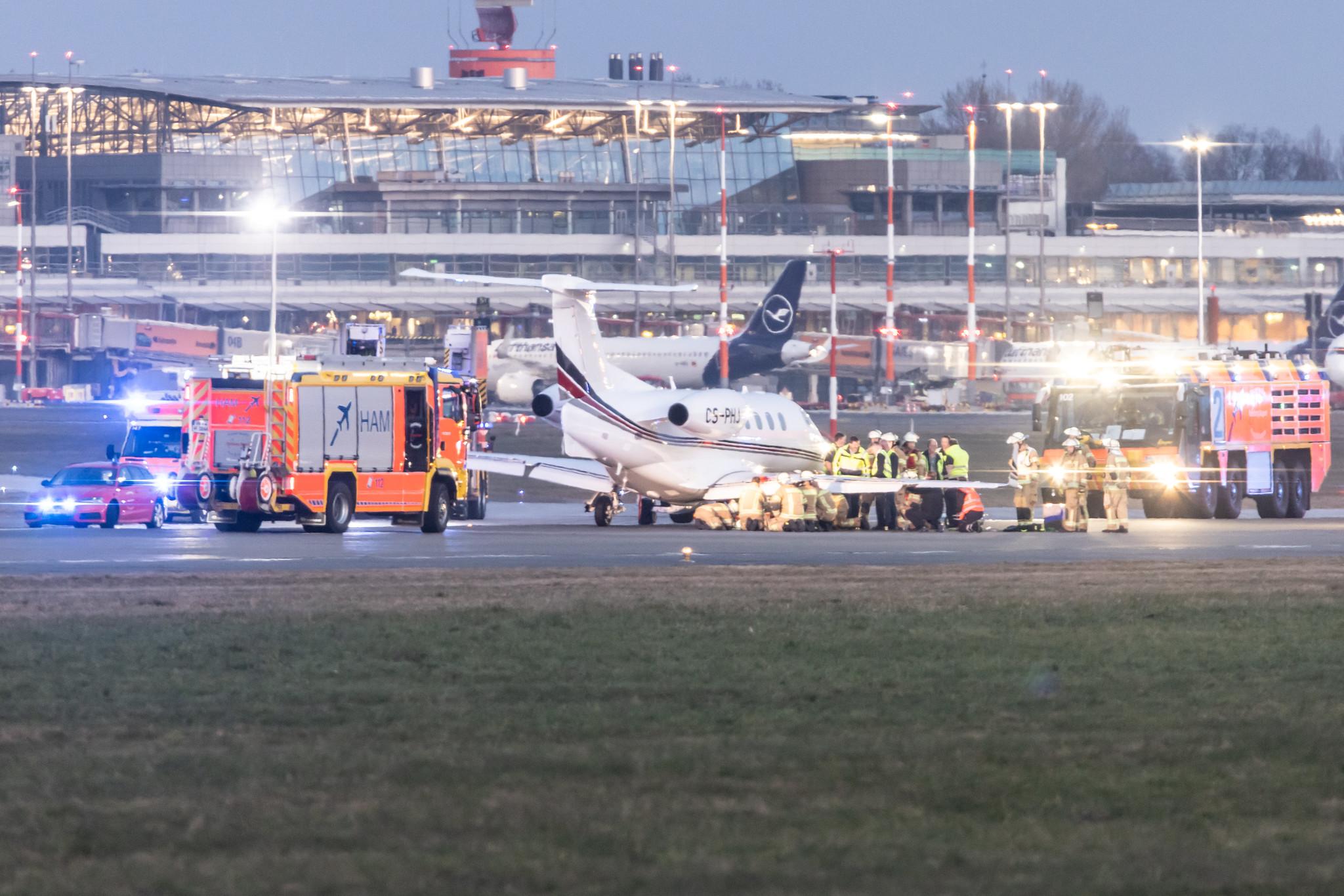 Hamburg Airport: NetJets Europe (/ NJE) |  Embraer Phenom 300 E55P | CS-PHJ | MSN 50500336