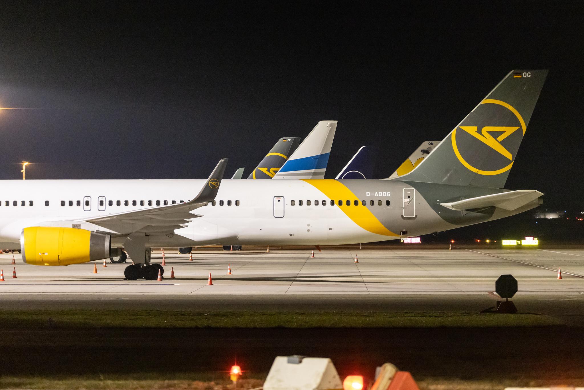 Hamburg Airport: Condor (DE / CFG) |  Boeing 757-330 B753 | D-ABOG | MSN 29014