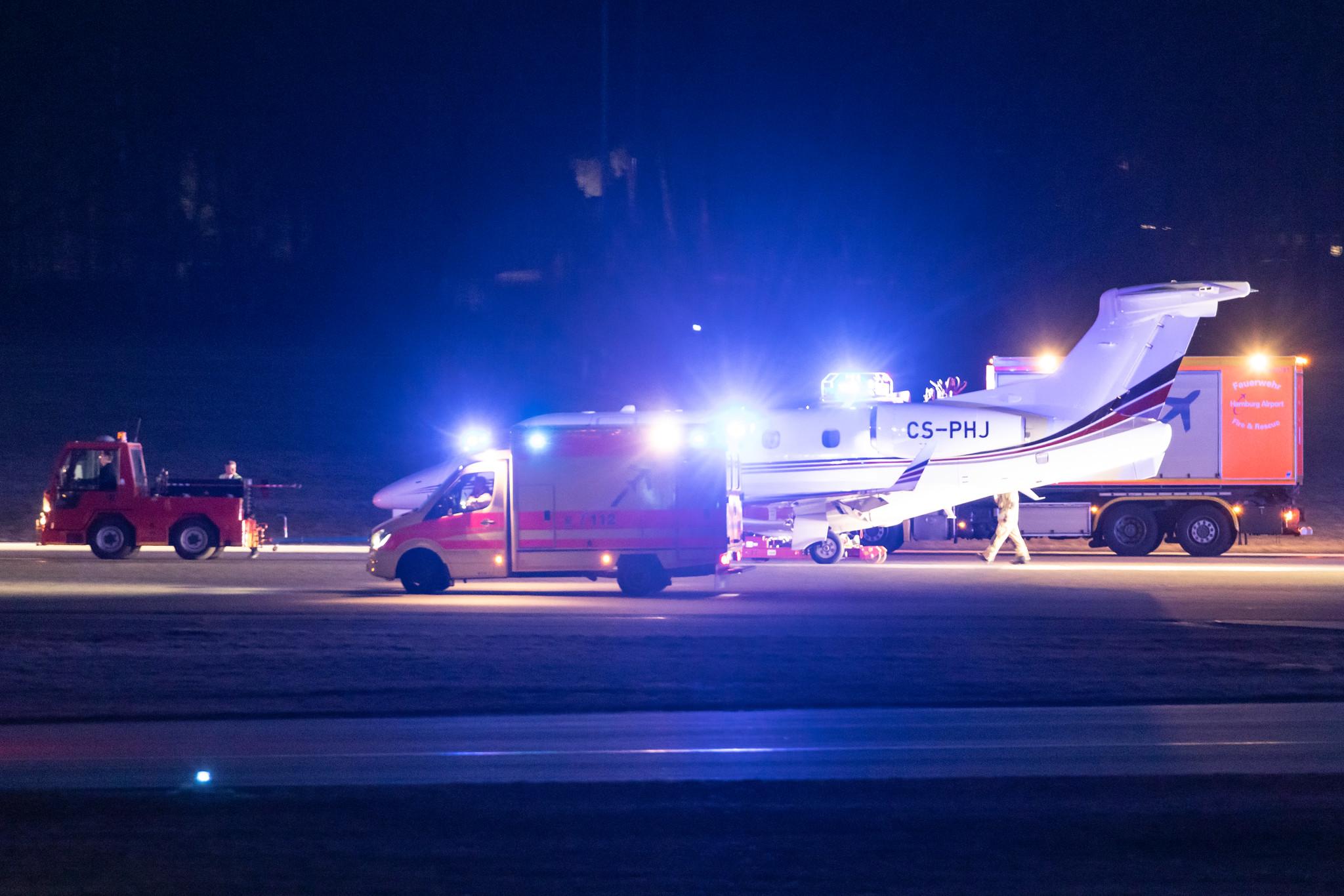 Hamburg Airport: NetJets Europe (/ NJE) |  Embraer Phenom 300 E55P | CS-PHJ | MSN 50500336