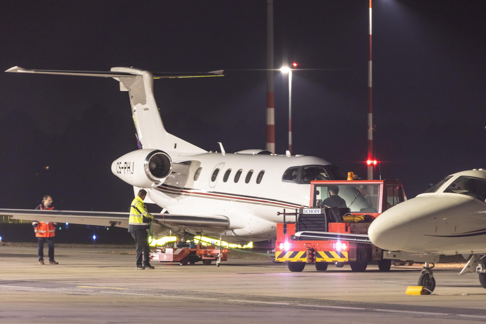 Hamburg Airport: NetJets Europe (/ NJE) |  Embraer Phenom 300 E55P | CS-PHJ | MSN 50500336