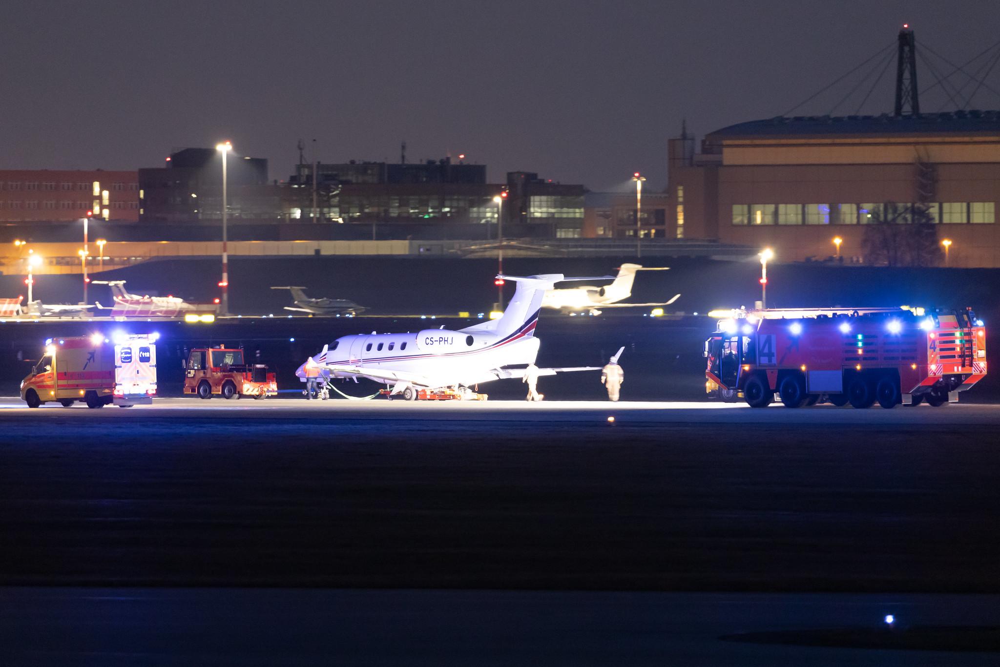 Hamburg Airport: NetJets Europe (/ NJE) |  Embraer Phenom 300 E55P | CS-PHJ | MSN 50500336