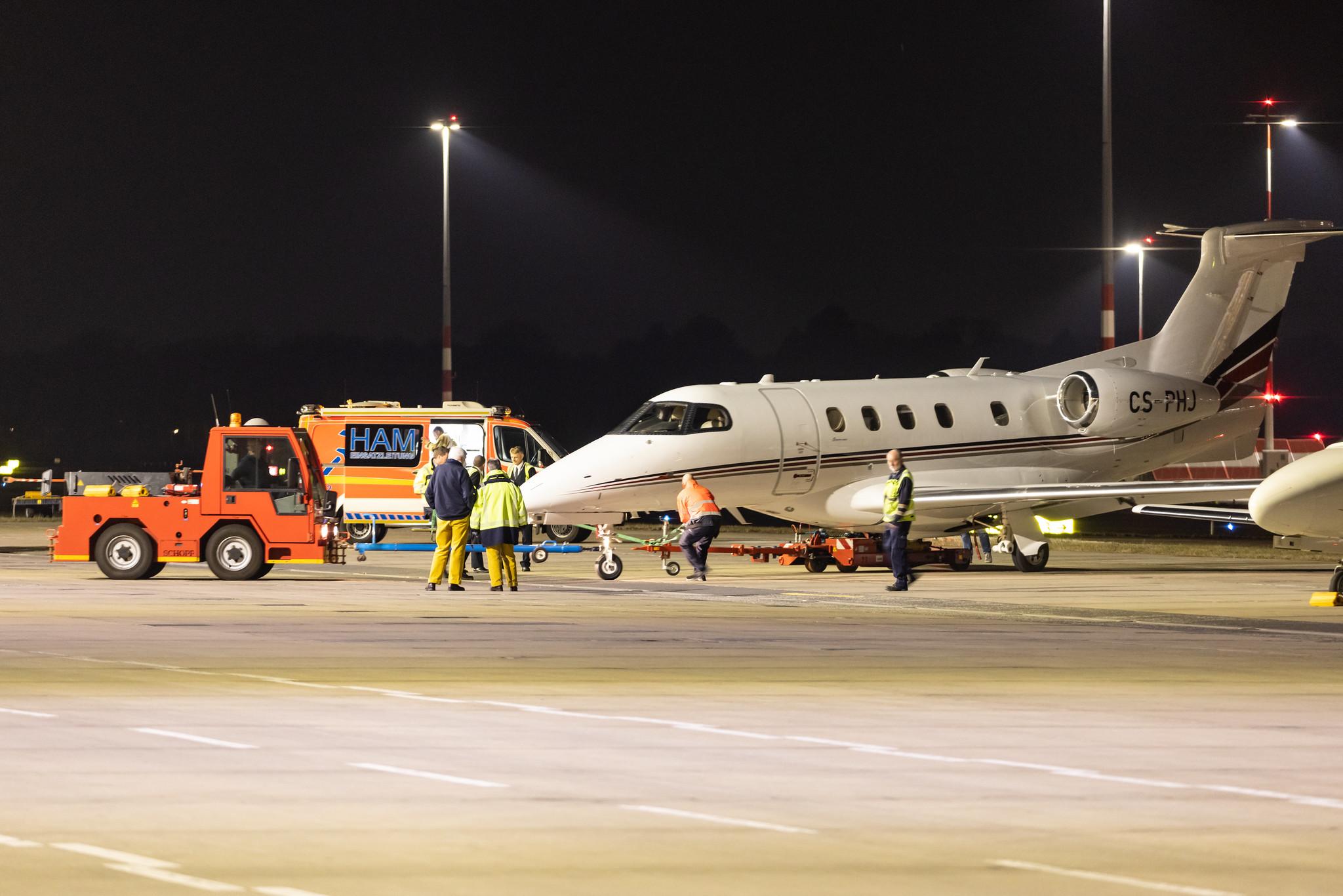 Hamburg Airport: NetJets Europe (/ NJE) |  Embraer Phenom 300 E55P | CS-PHJ | MSN 50500336