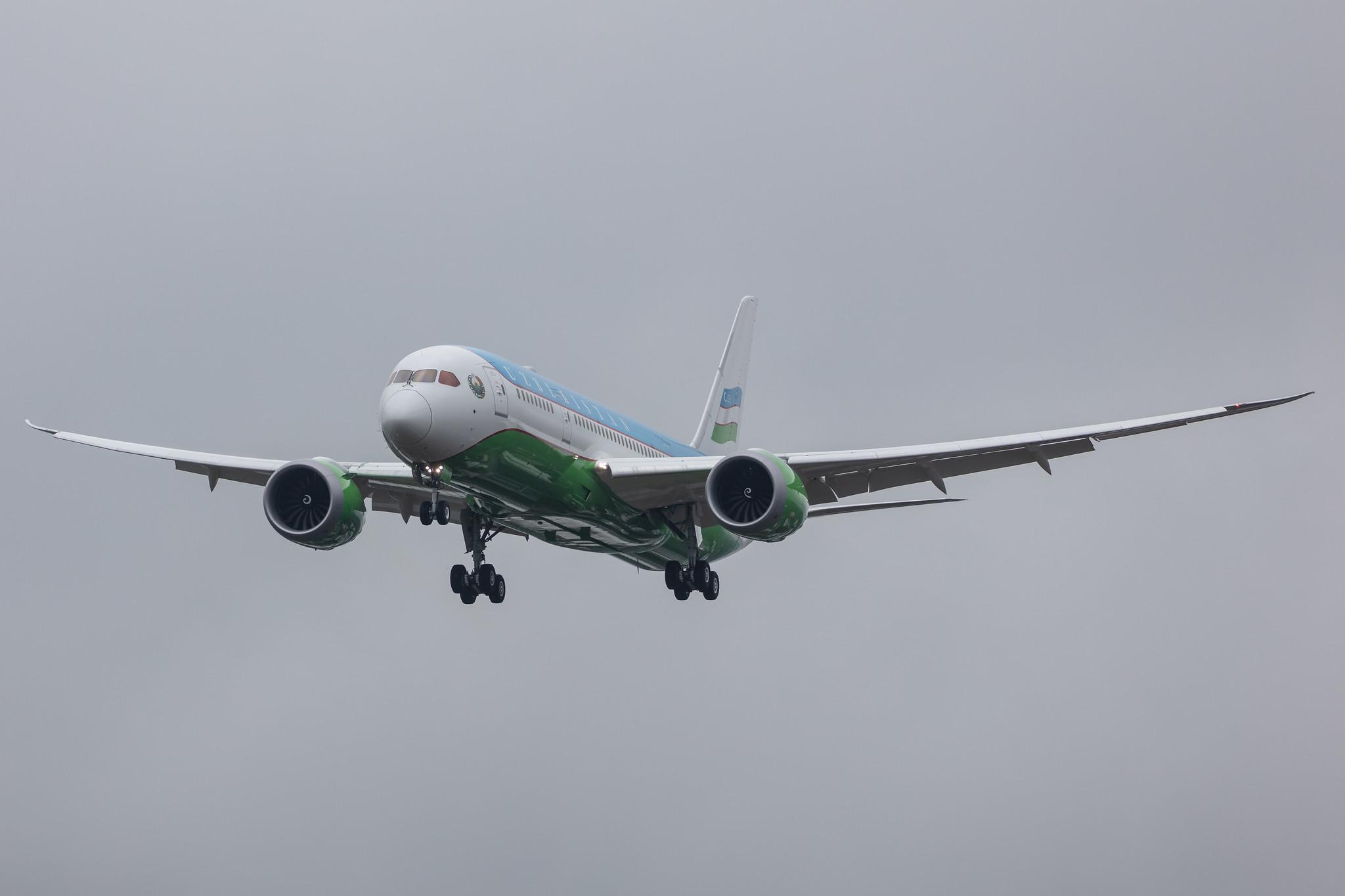 Hamburg Airport: Uzbekistan Airways (HY / UZB) |  Livery: Government |  Boeing 787-8 Dreamliner B788 | UK001 | MSN 64435