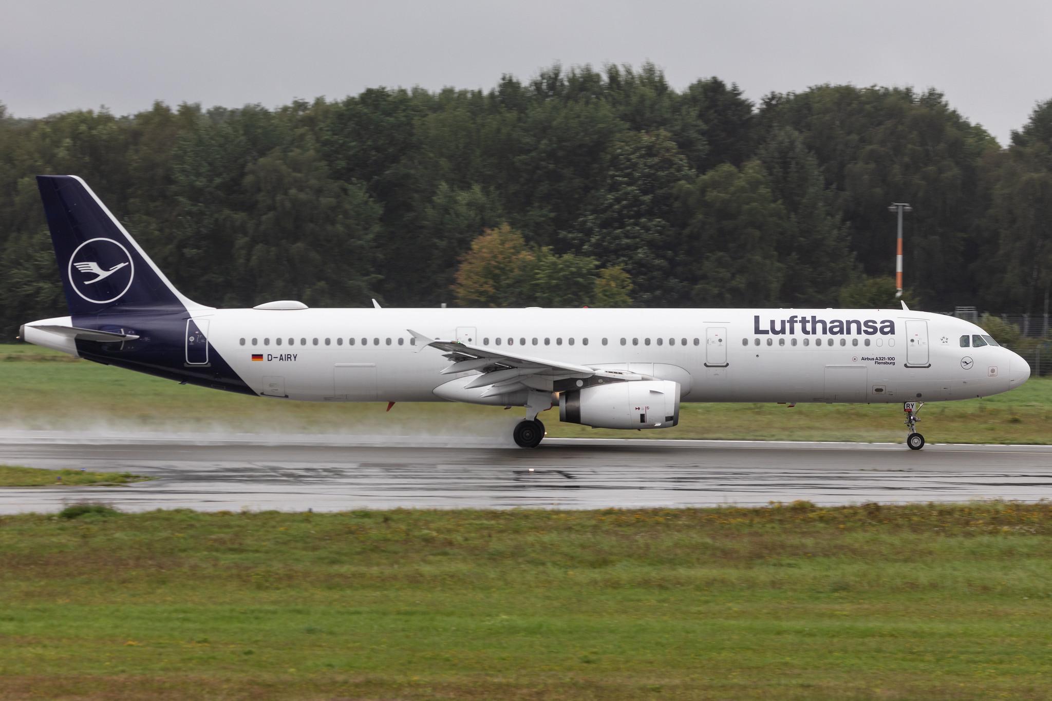 Hamburg Airport: Lufthansa (LH / DLH) |  Livery: Die Maus Sticker |  Airbus A321-131 A321 | D-AIRY | MSN 0901